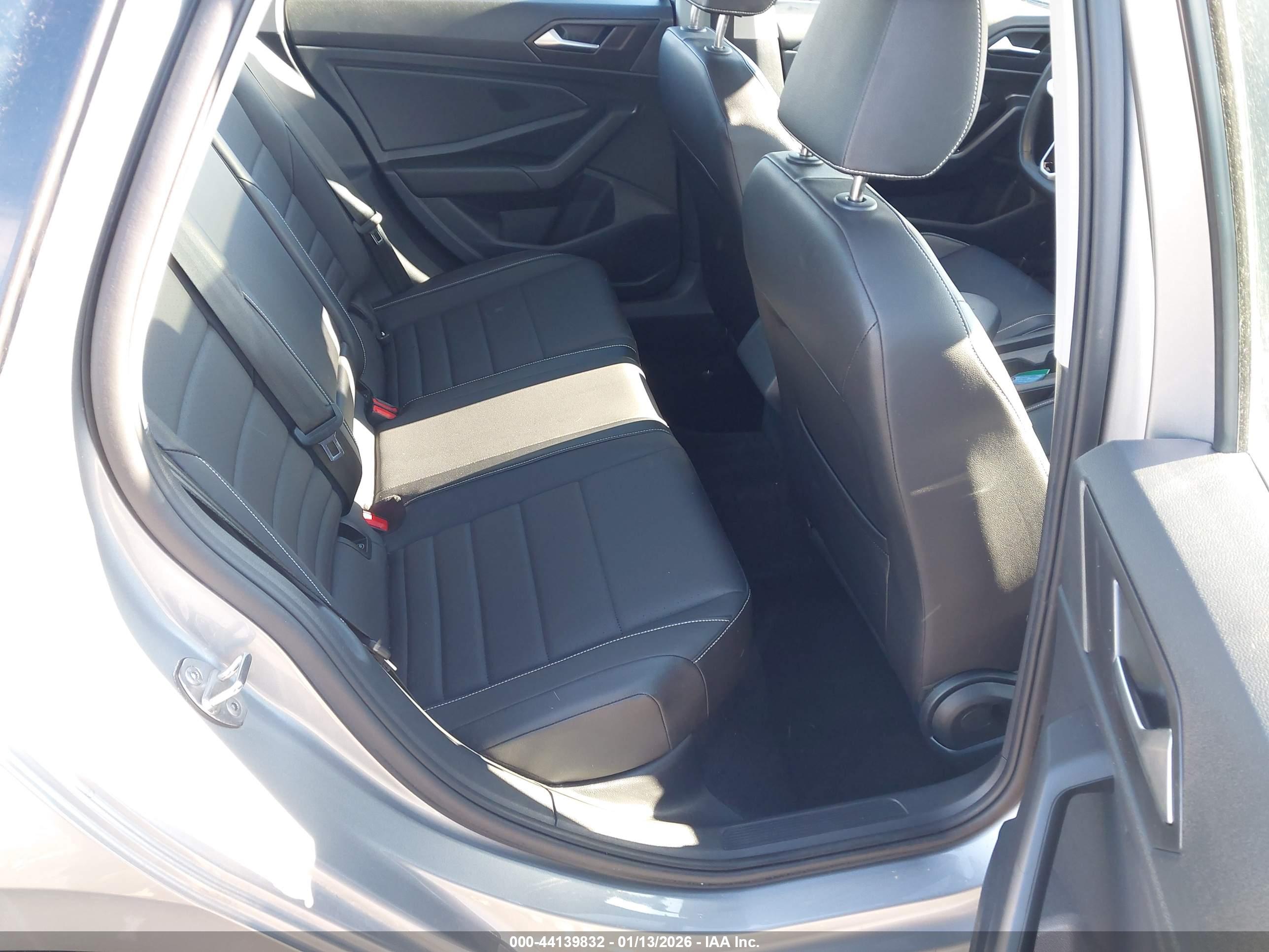 VOLKSWAGEN JETTA image 8