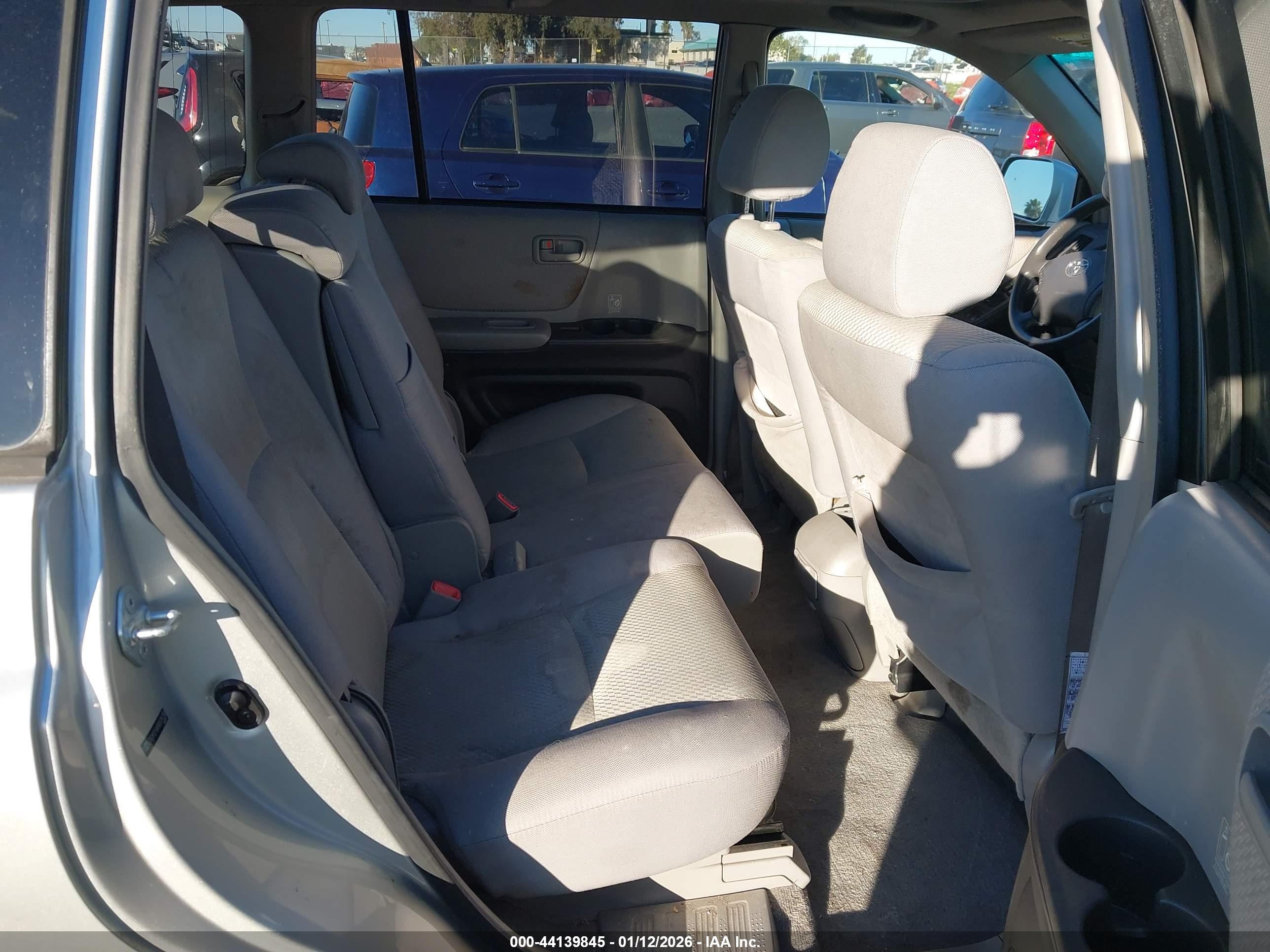 TOYOTA HIGHLANDER image 8