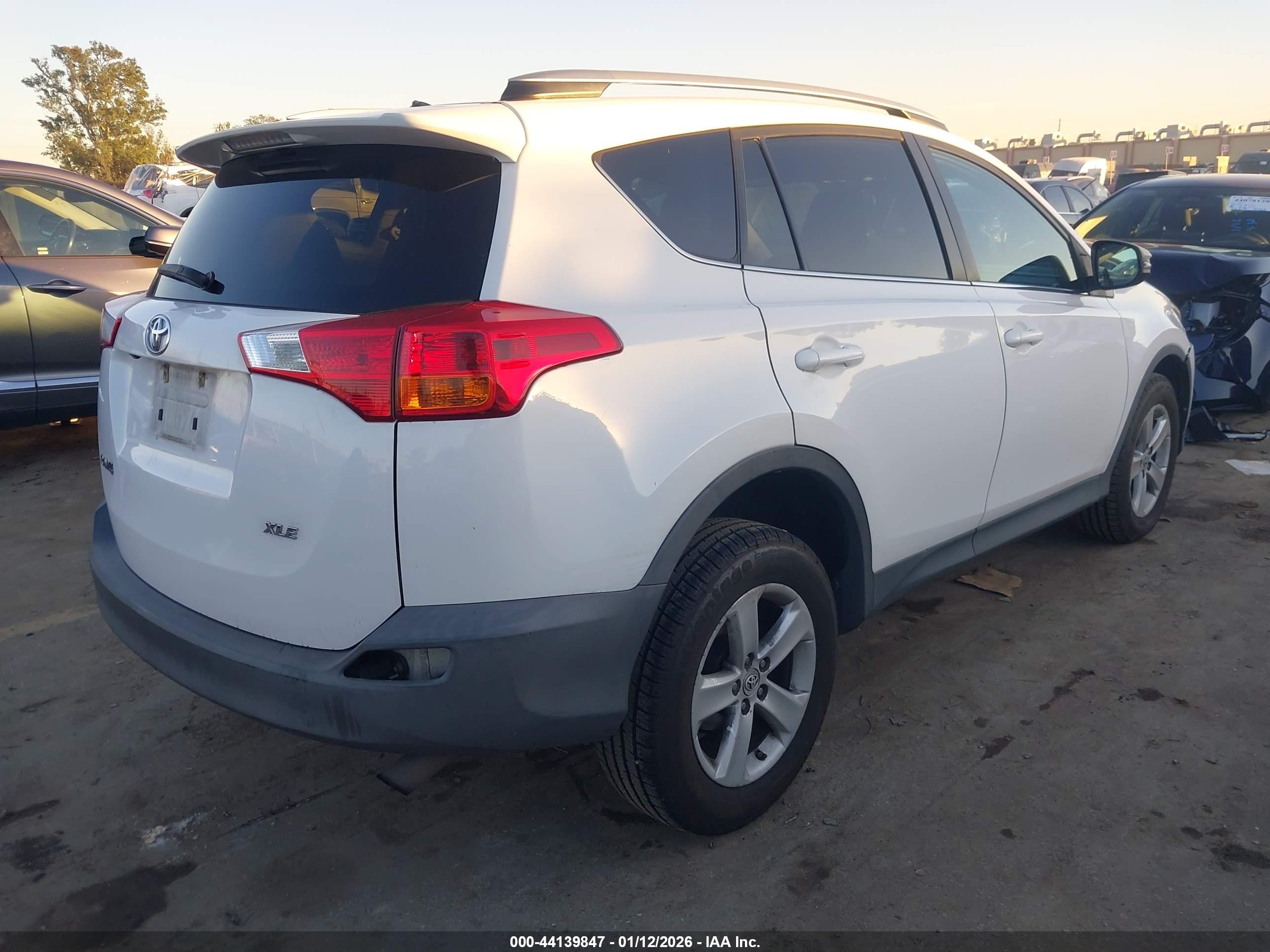 TOYOTA RAV4 image 4