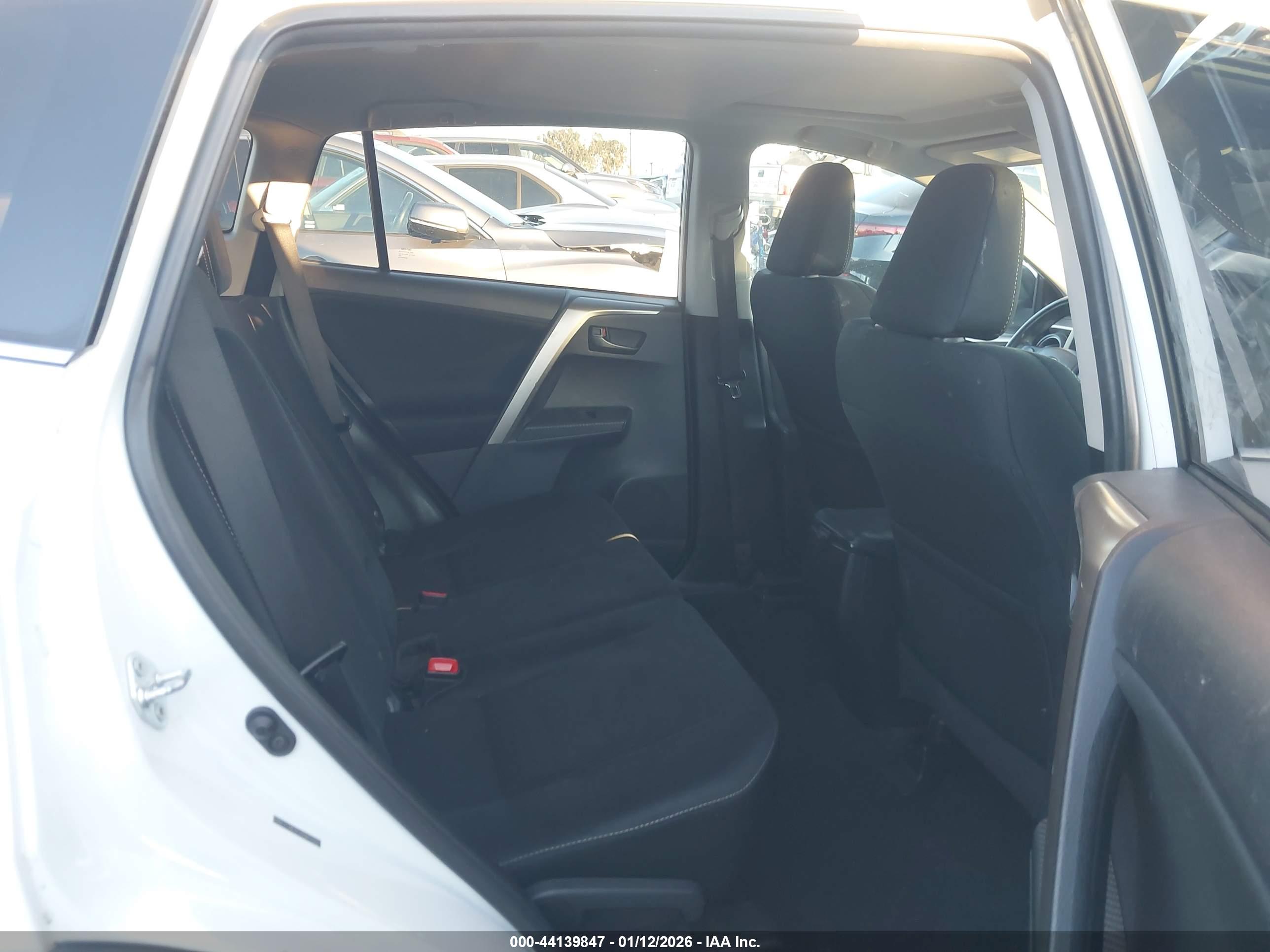 TOYOTA RAV4 image 8