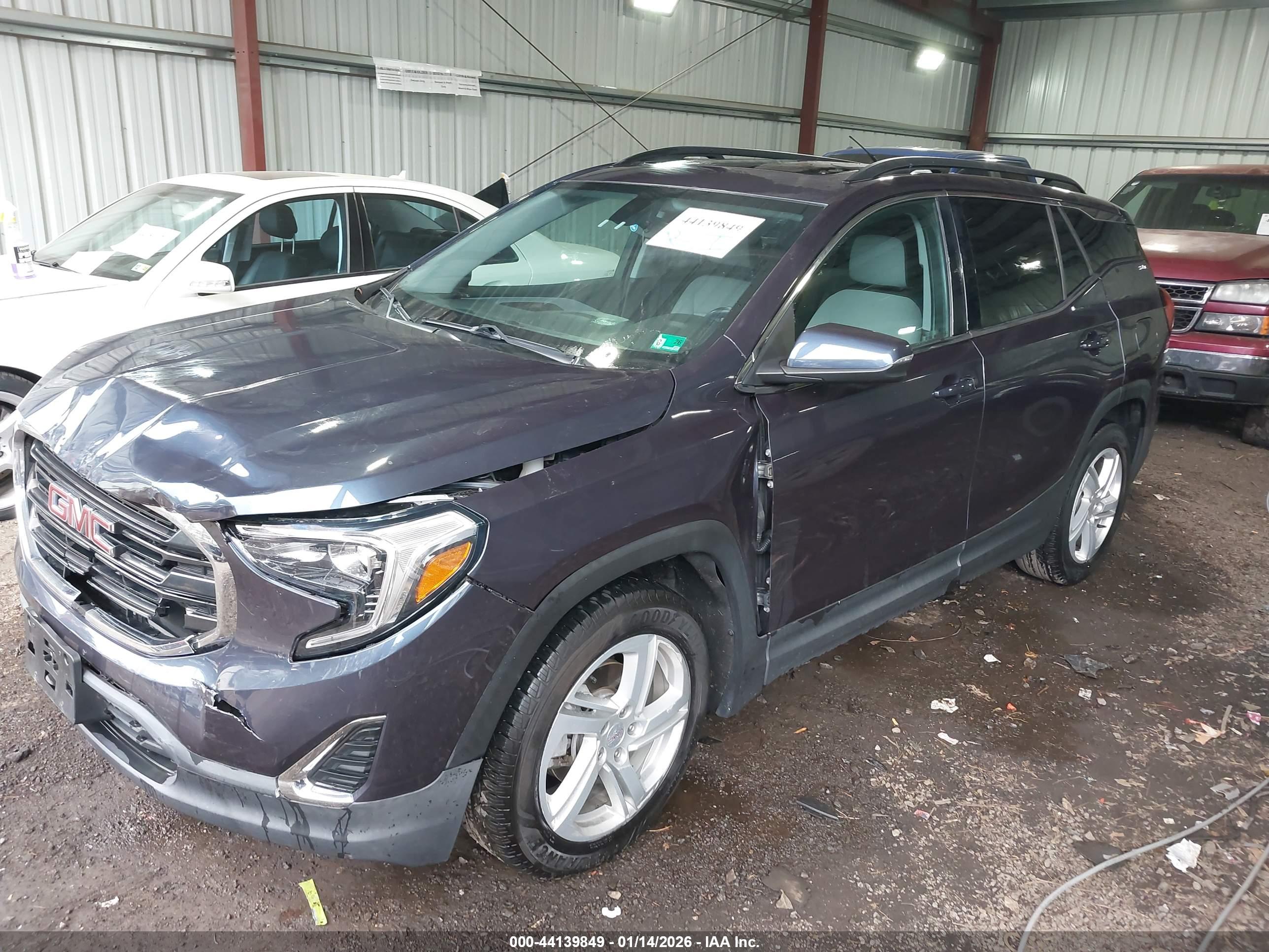 GMC TERRAIN image 2