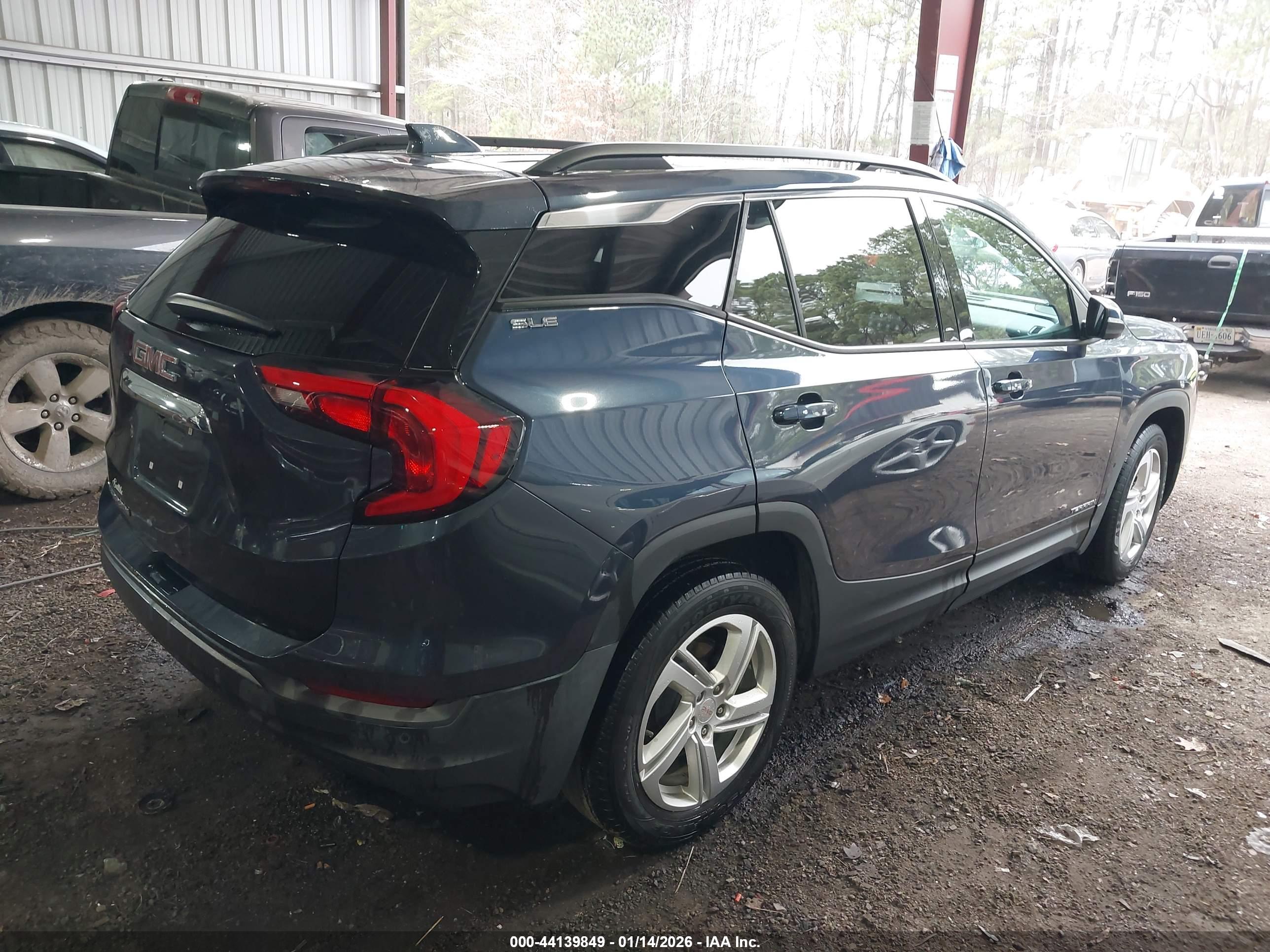 GMC TERRAIN image 4