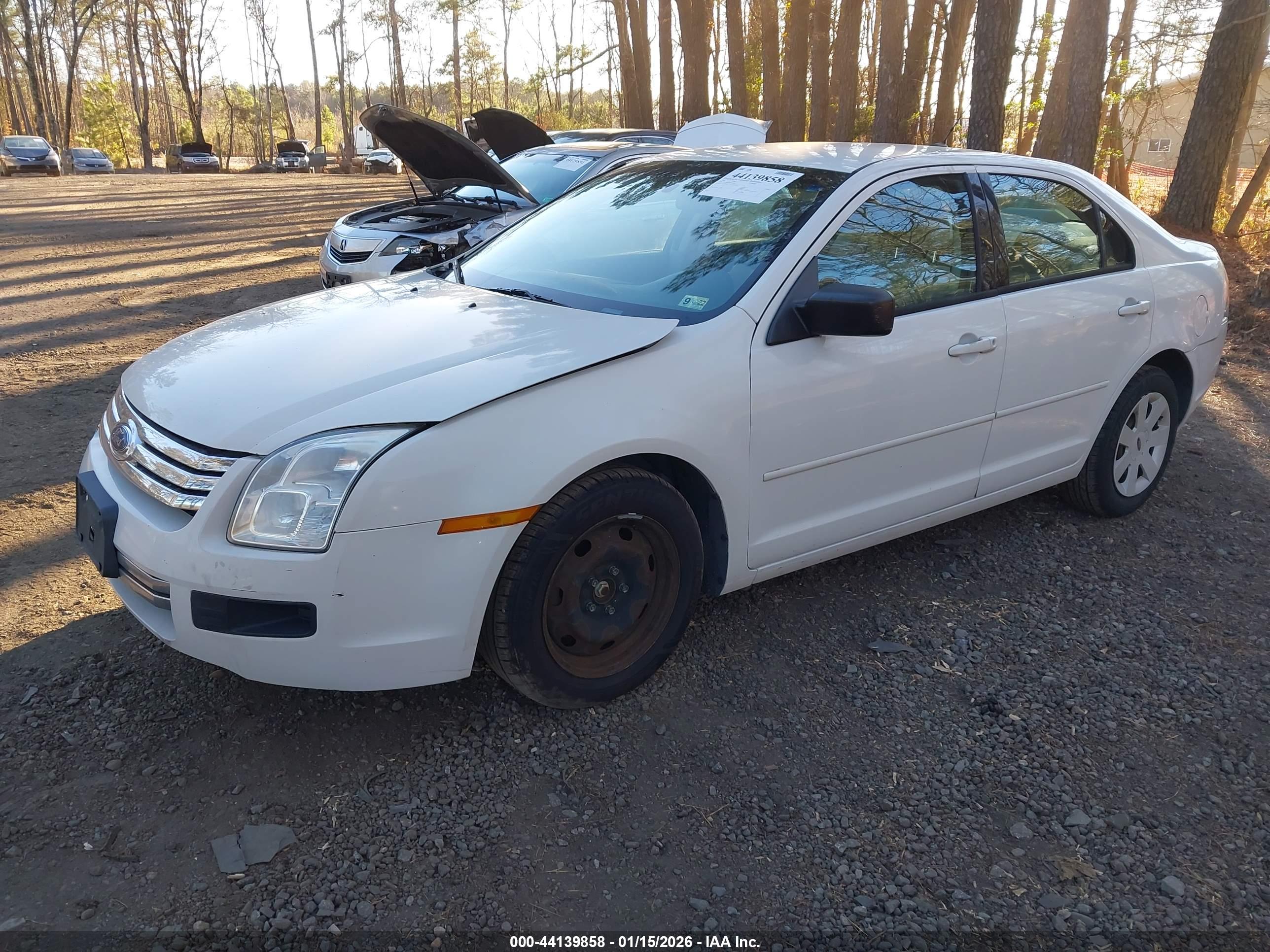 FORD FUSION image 2