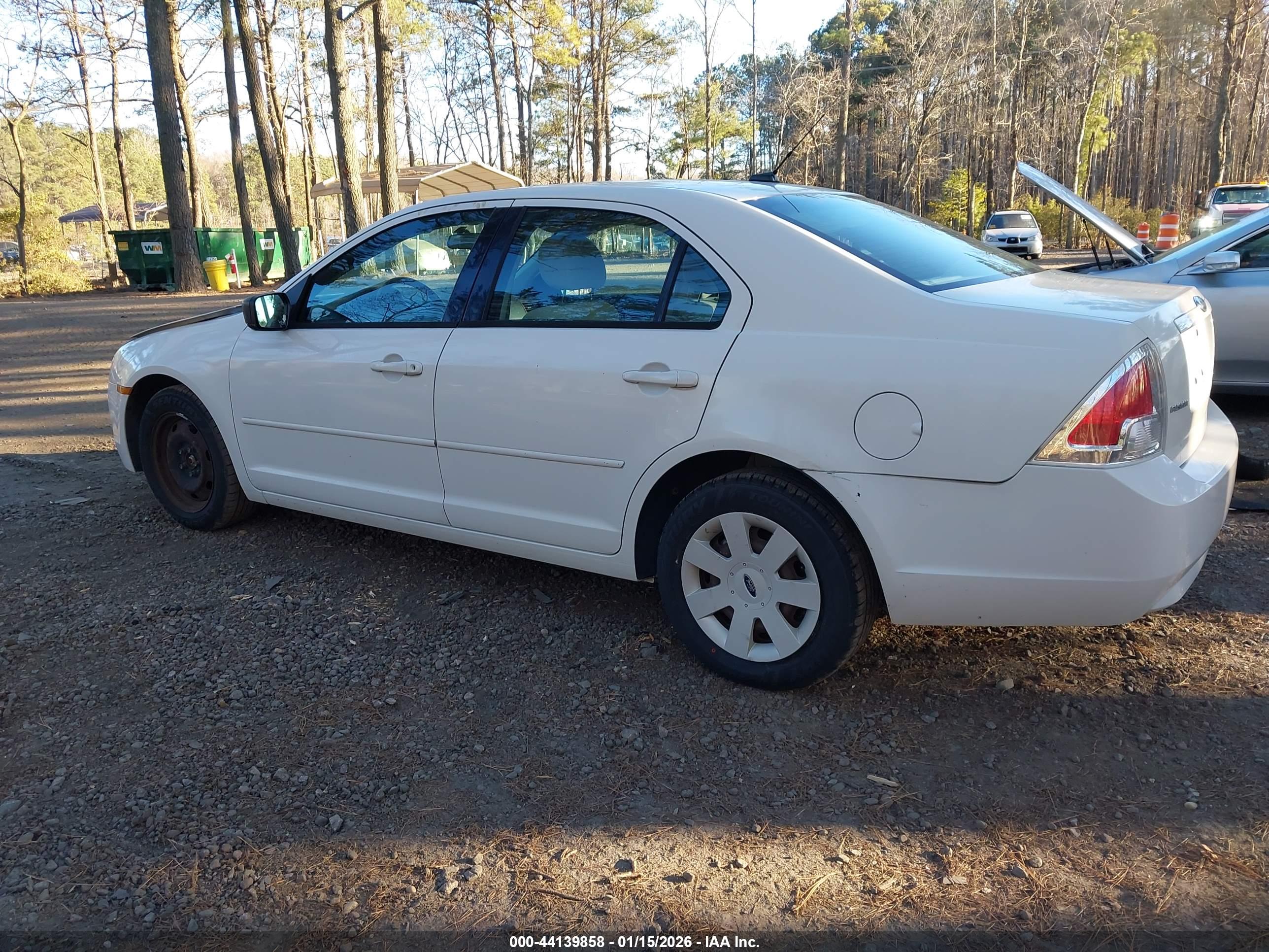 FORD FUSION image 3