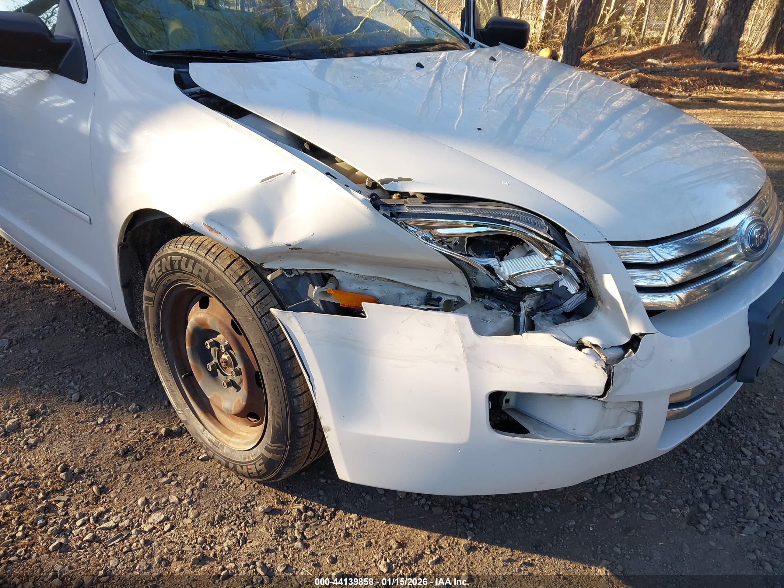 FORD FUSION image 6