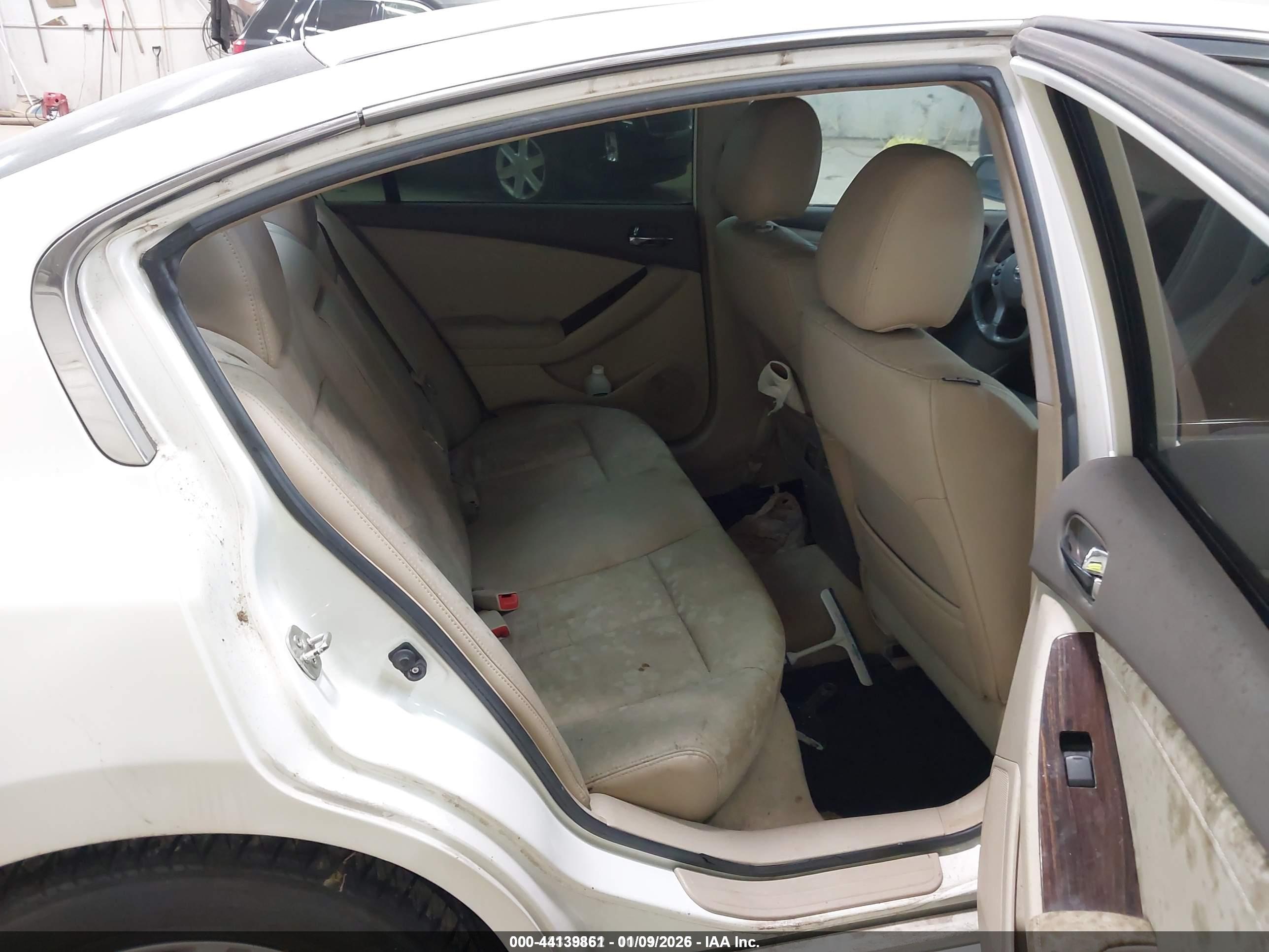 NISSAN ALTIMA image 8