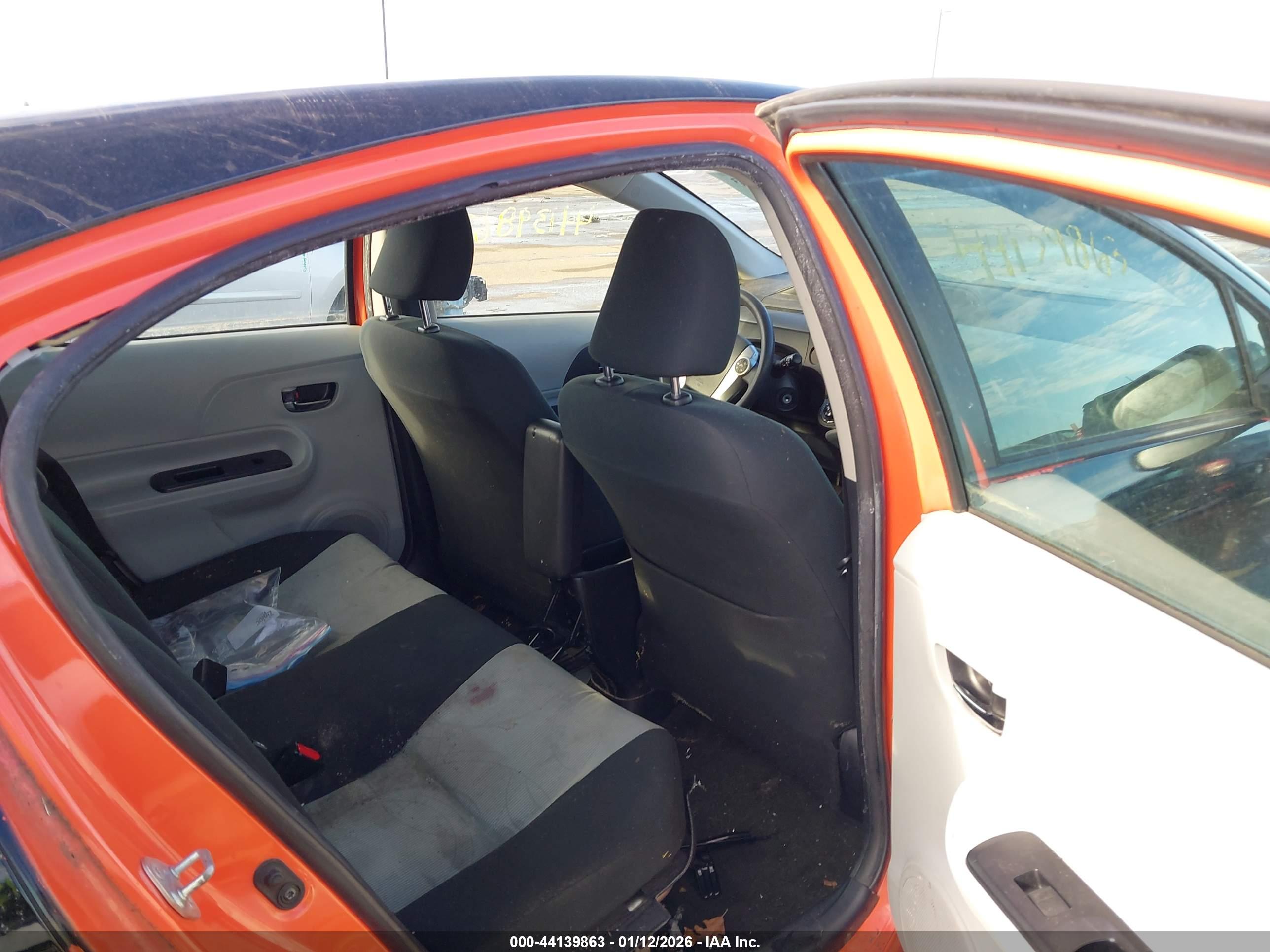 TOYOTA PRIUS image 8
