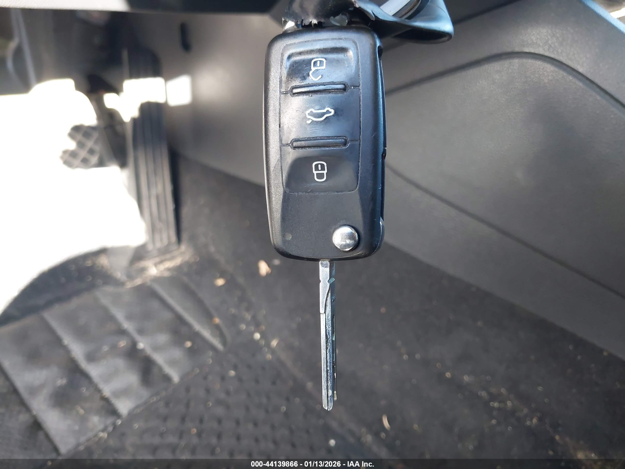 VOLKSWAGEN JETTA image 11