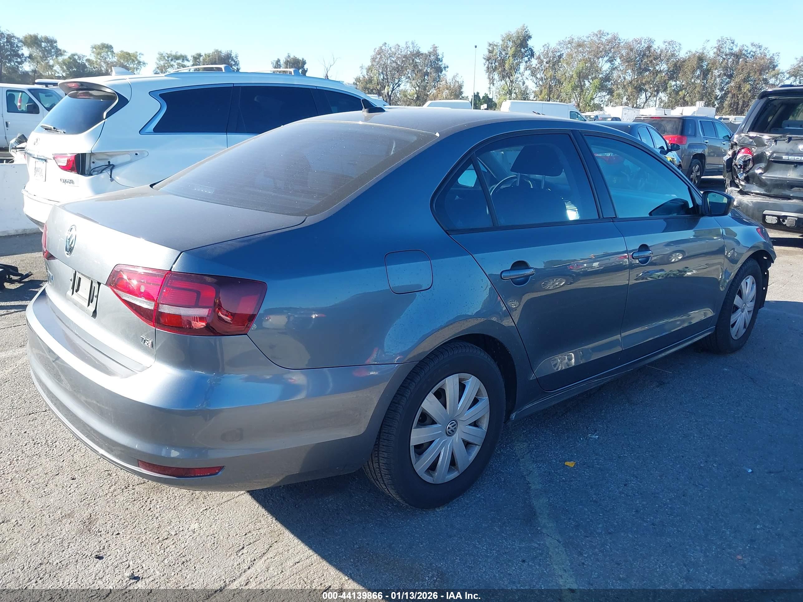 VOLKSWAGEN JETTA image 4