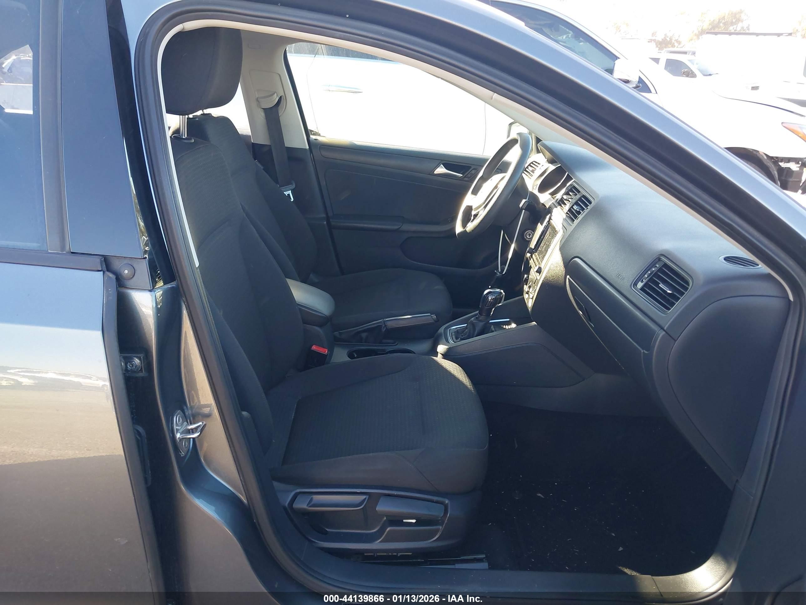 VOLKSWAGEN JETTA image 5