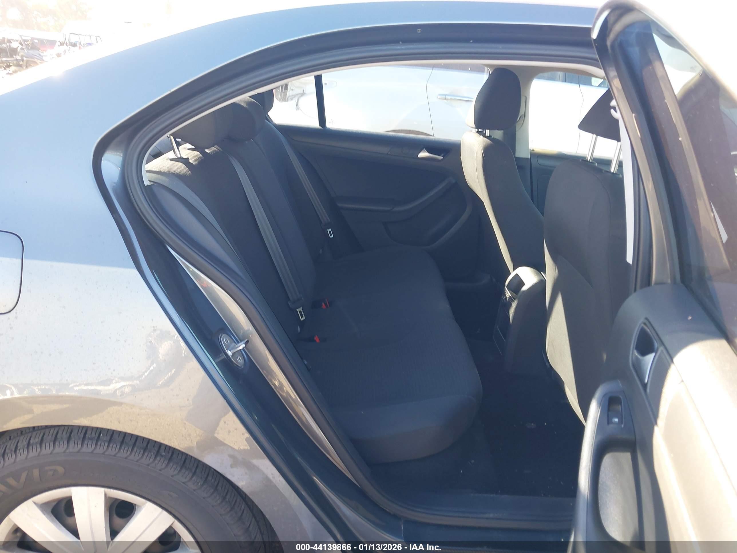 VOLKSWAGEN JETTA image 8