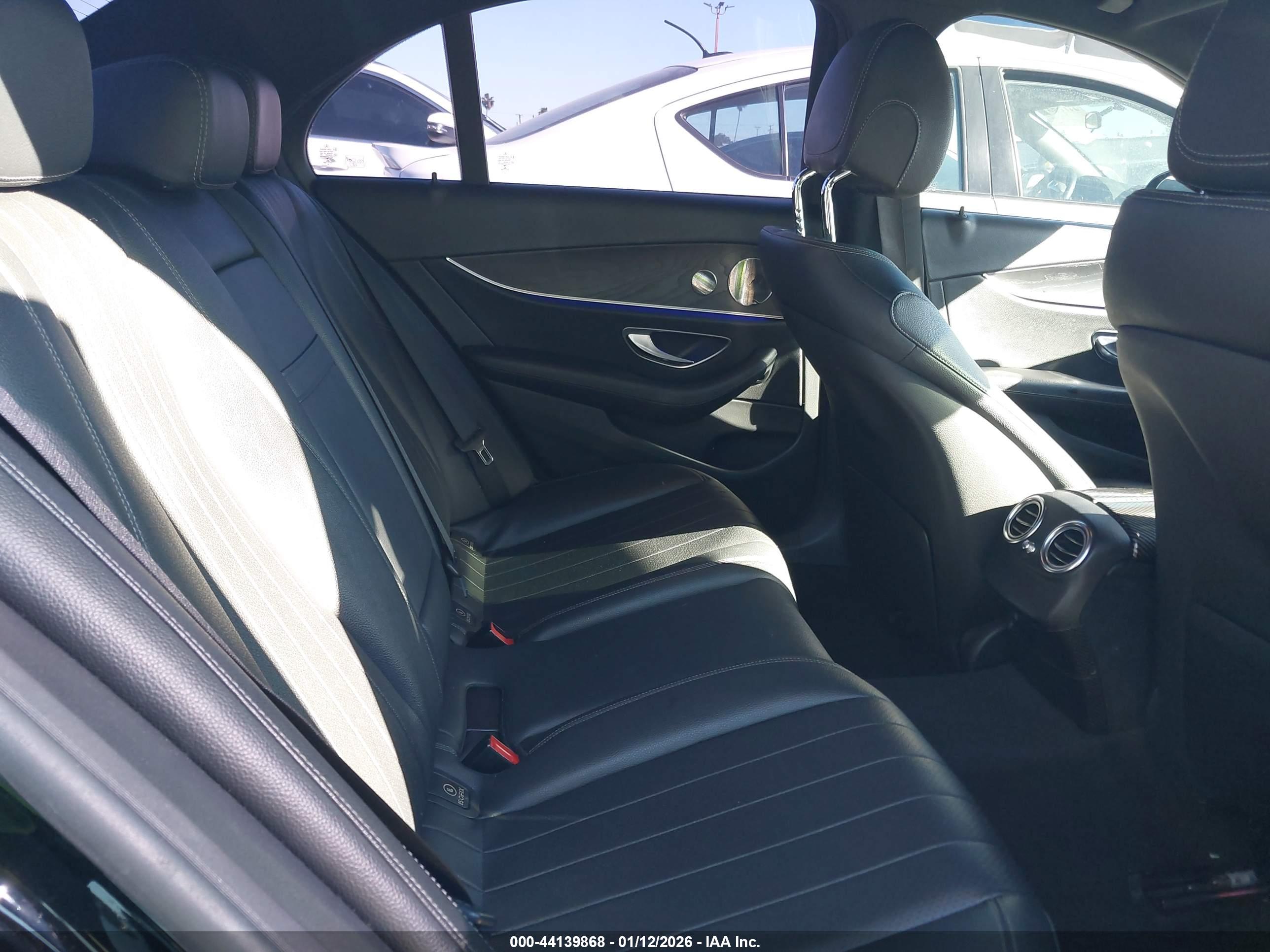 MERCEDES-BENZ E image 8