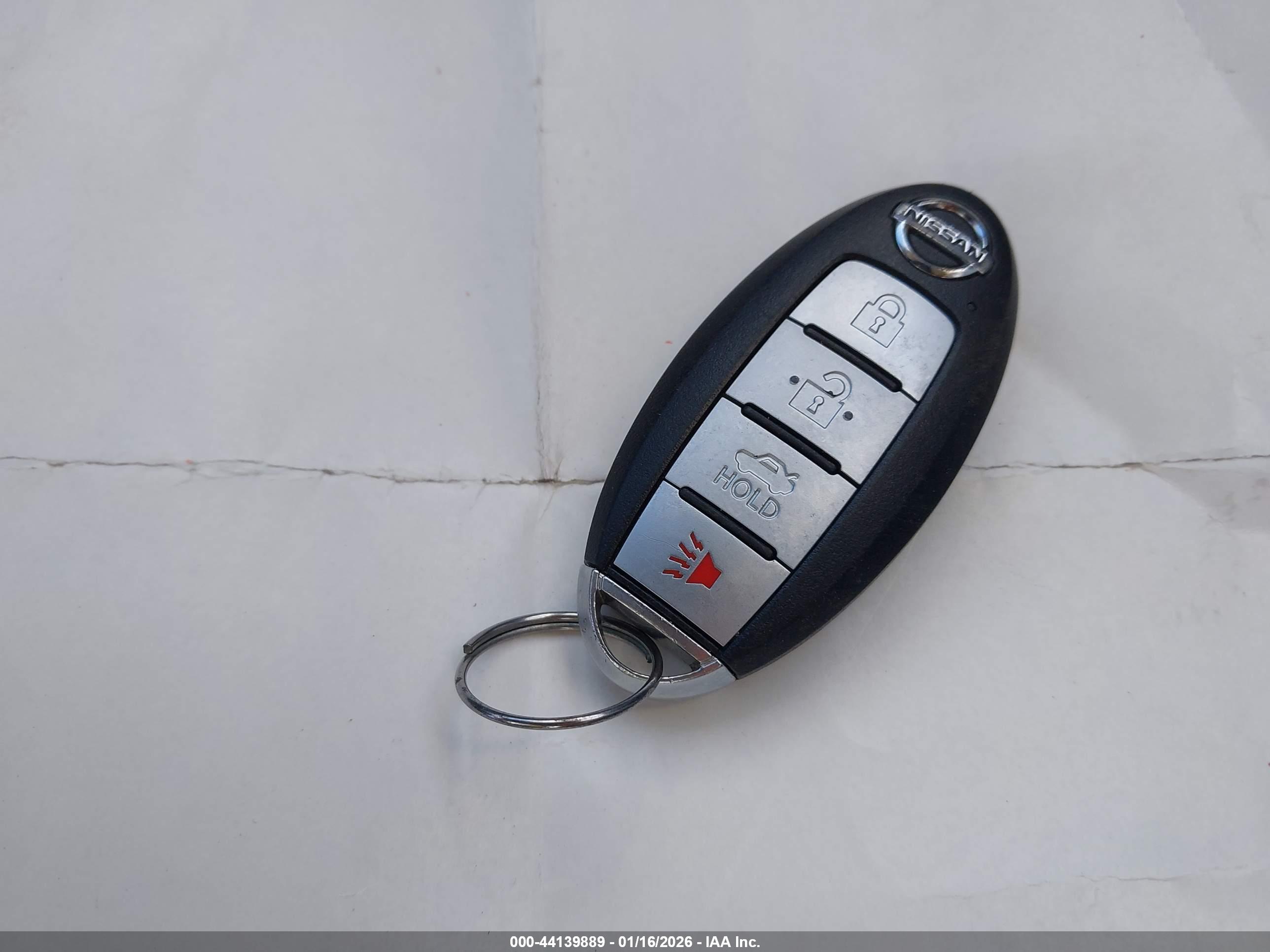 NISSAN VERSA image 11