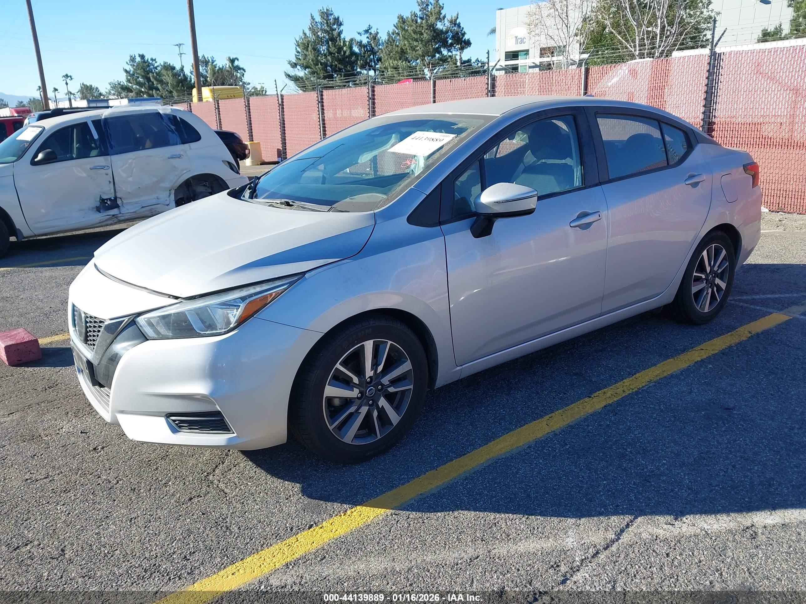 NISSAN VERSA image 2