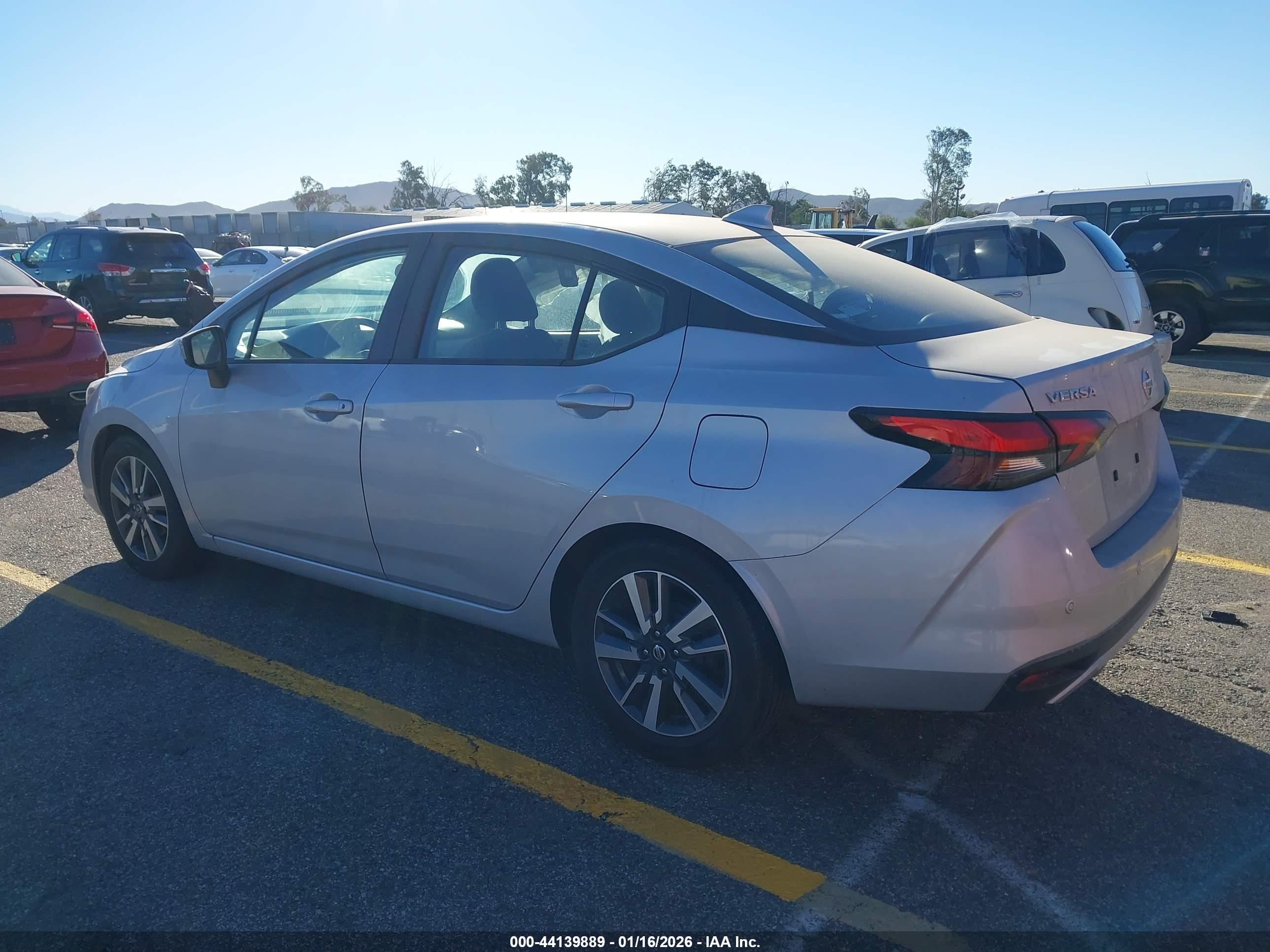 NISSAN VERSA image 3