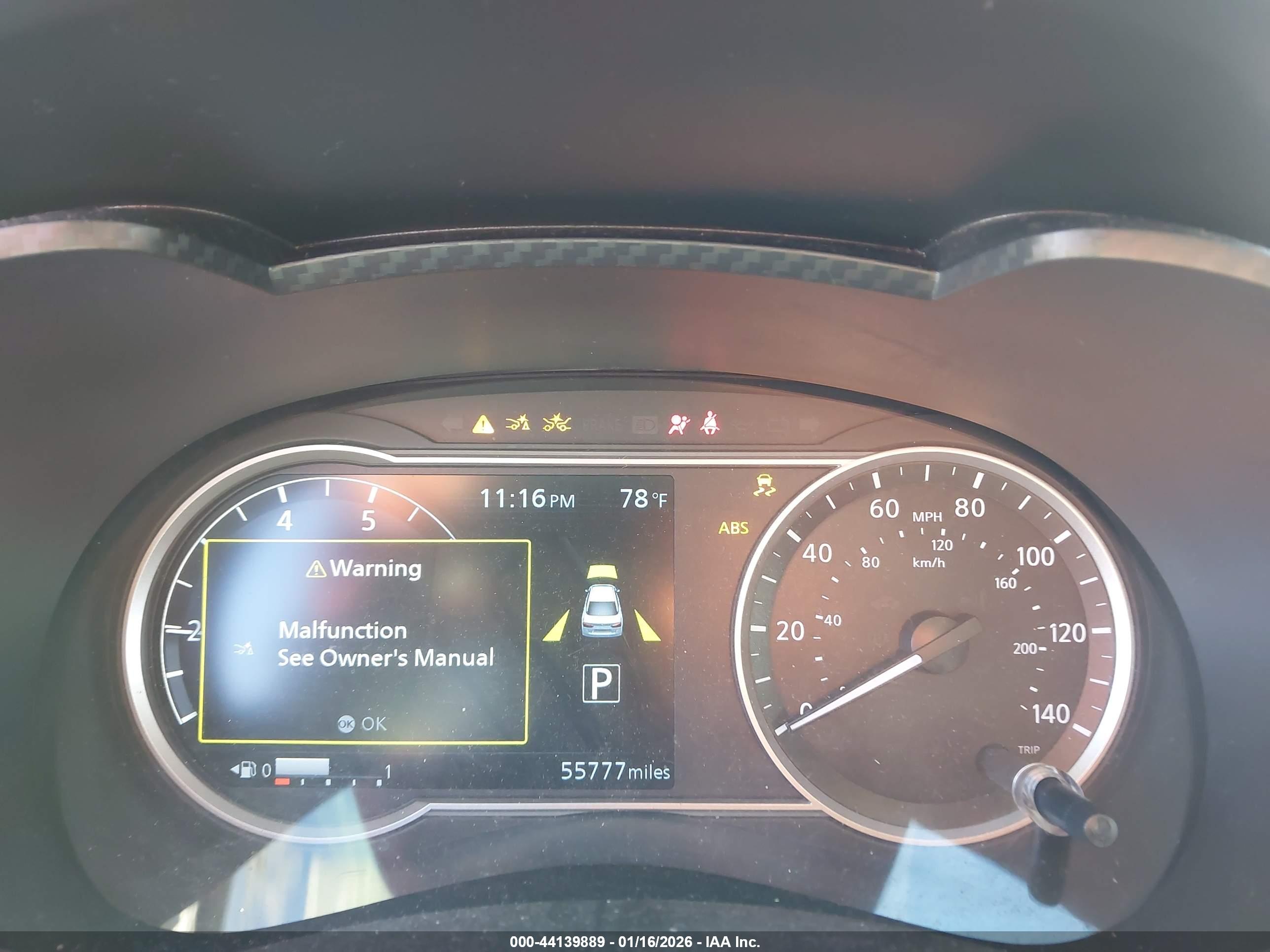 NISSAN VERSA image 7