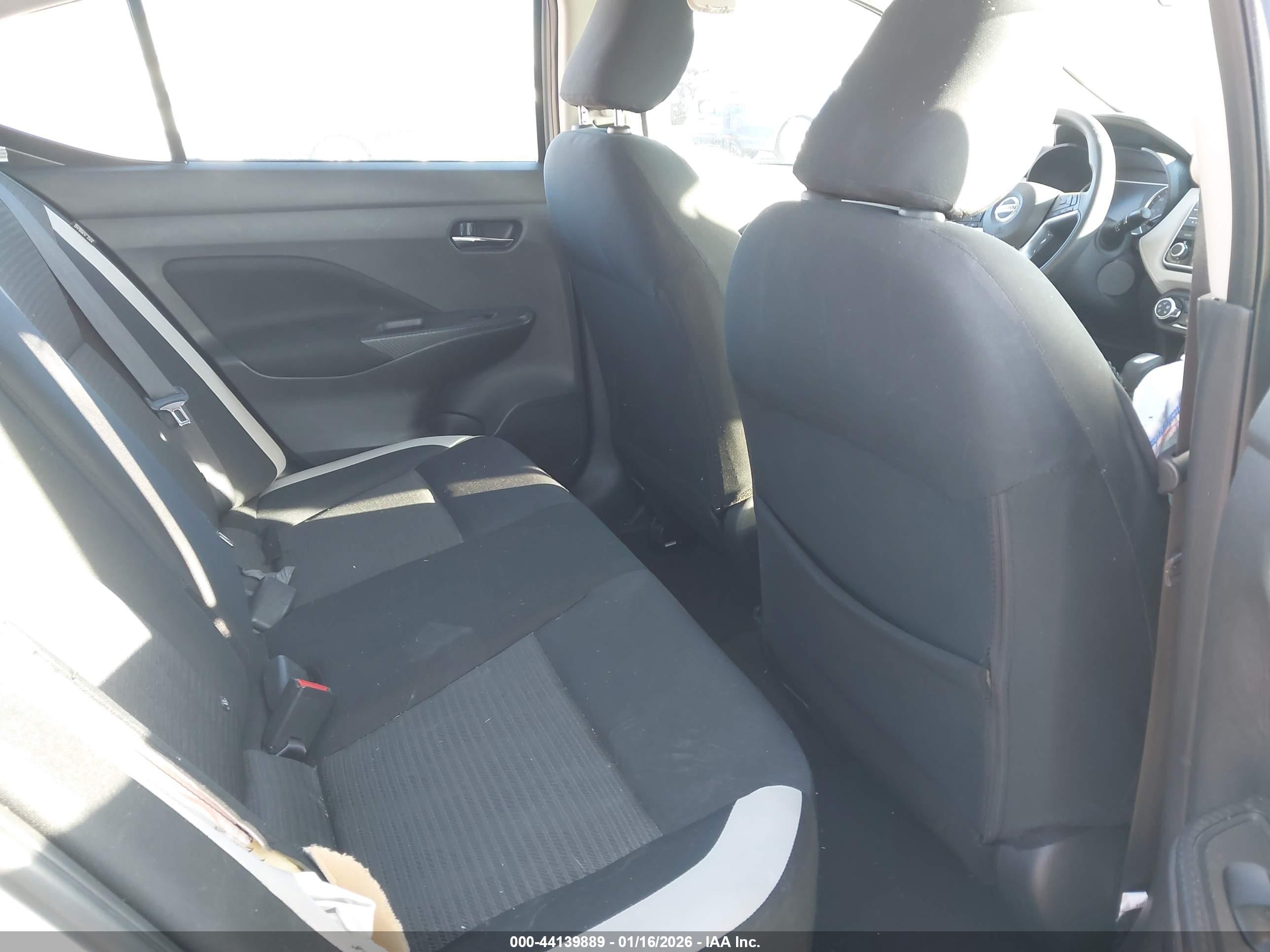 NISSAN VERSA image 8