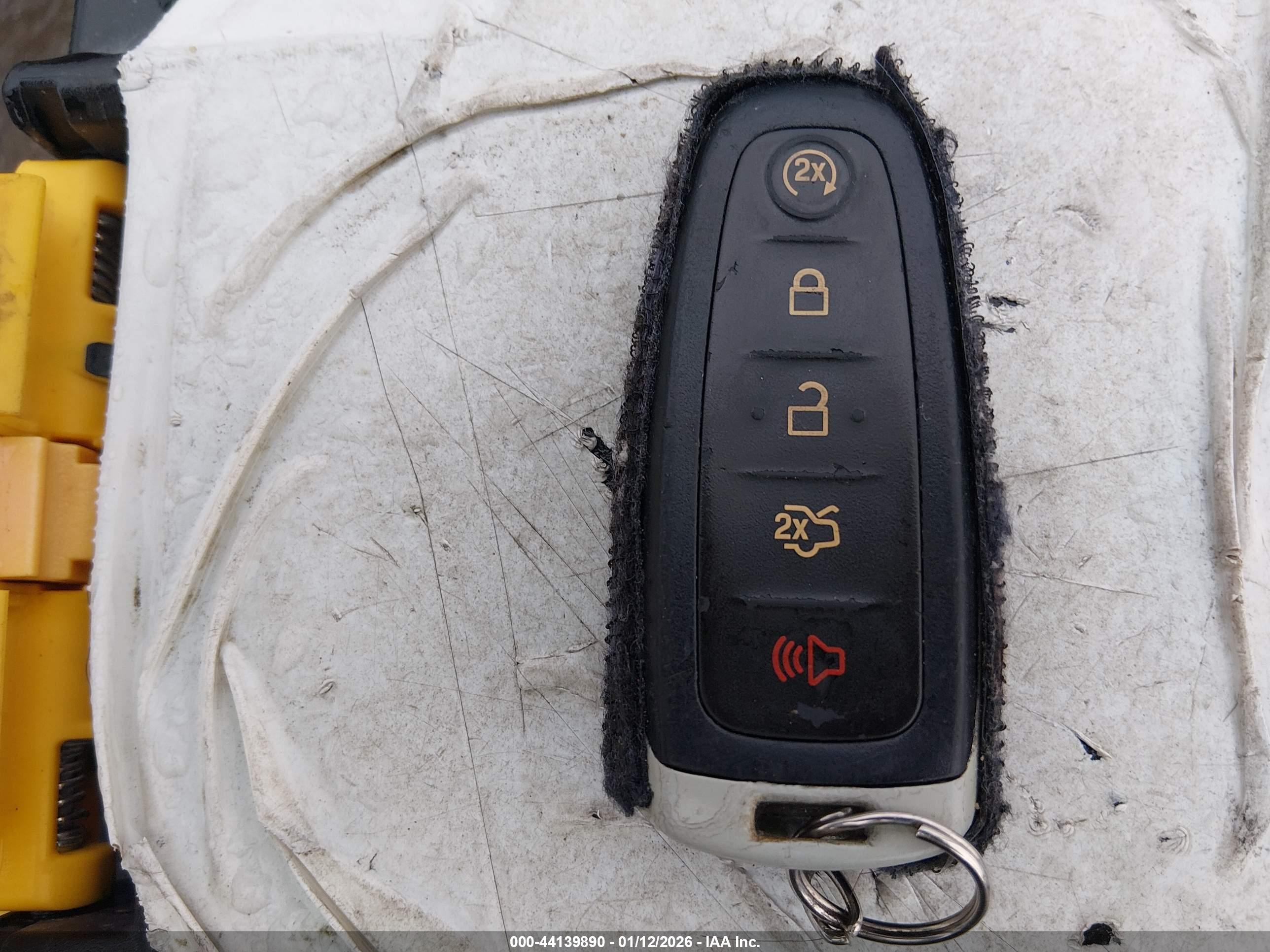 FORD TAURUS image 11