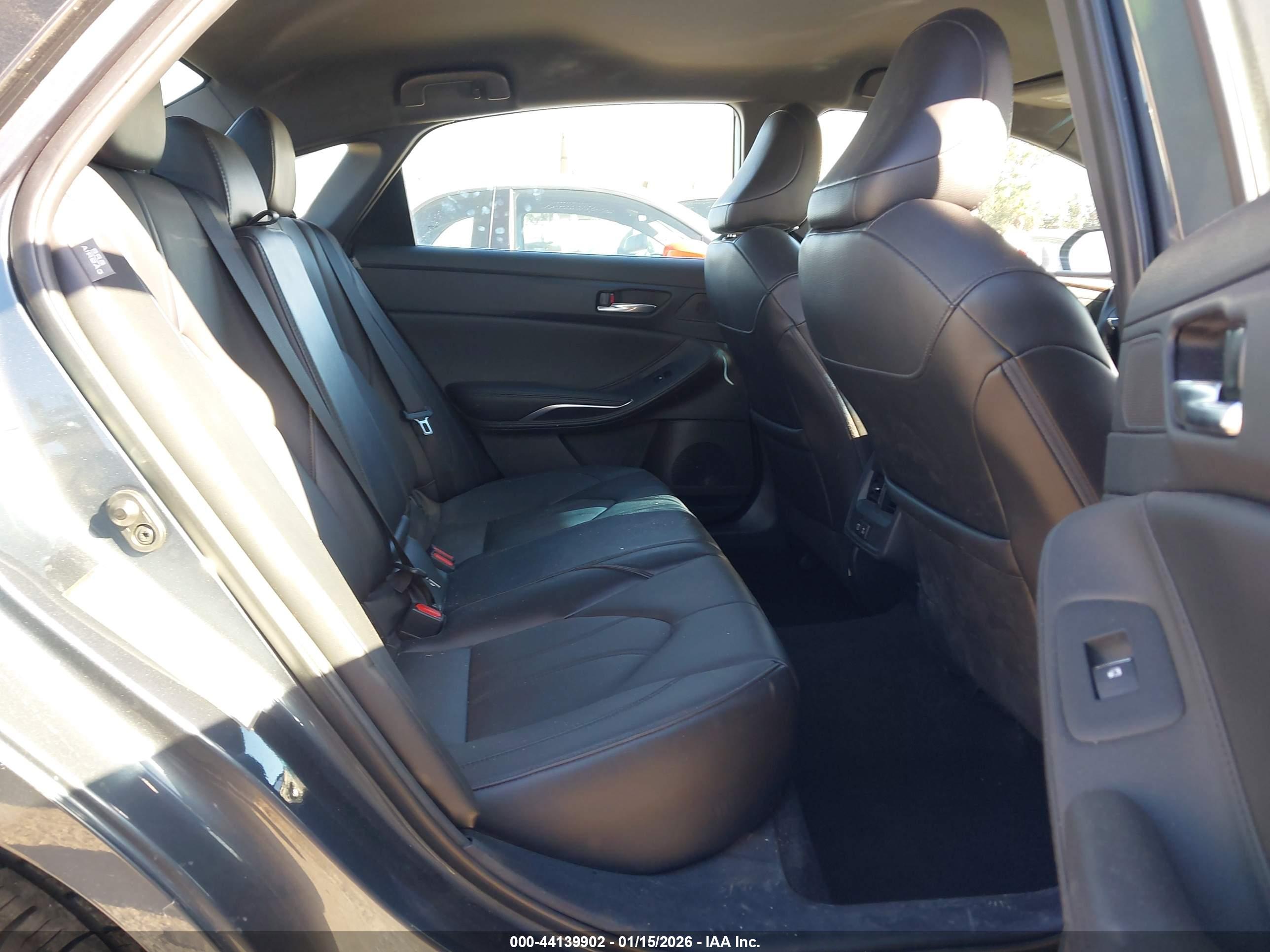 TOYOTA AVALON image 8