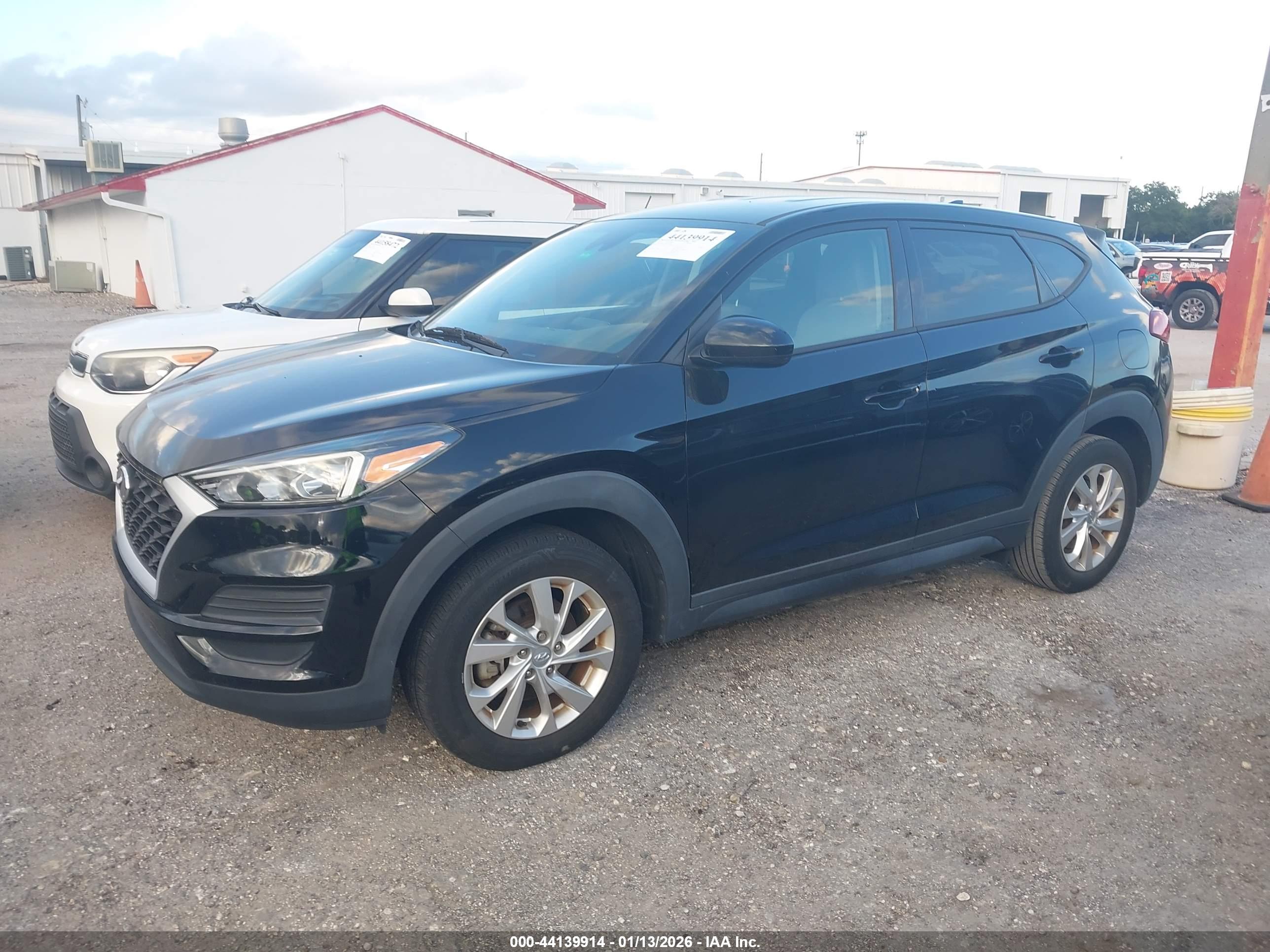 HYUNDAI TUCSON image 2