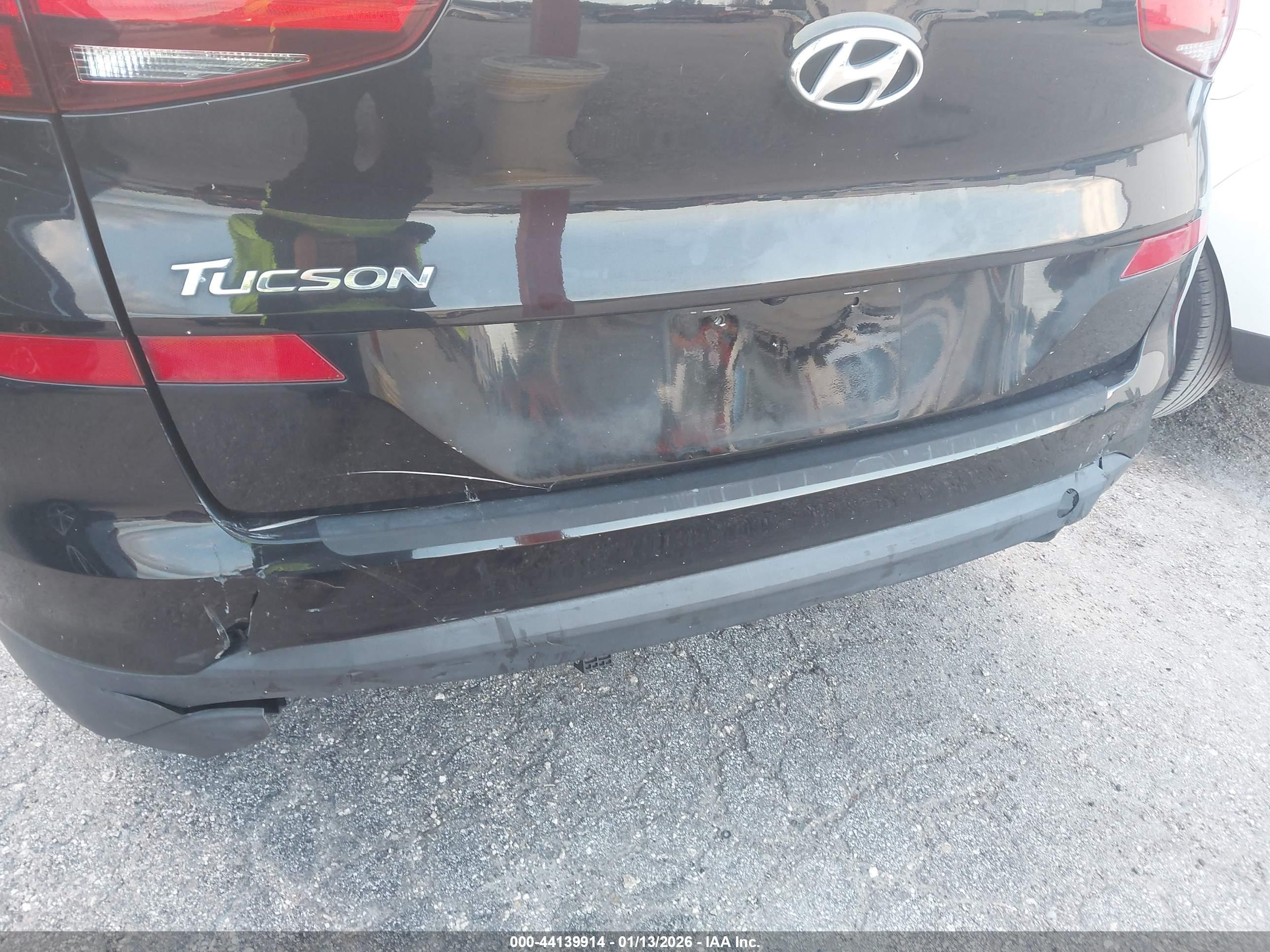HYUNDAI TUCSON image 6