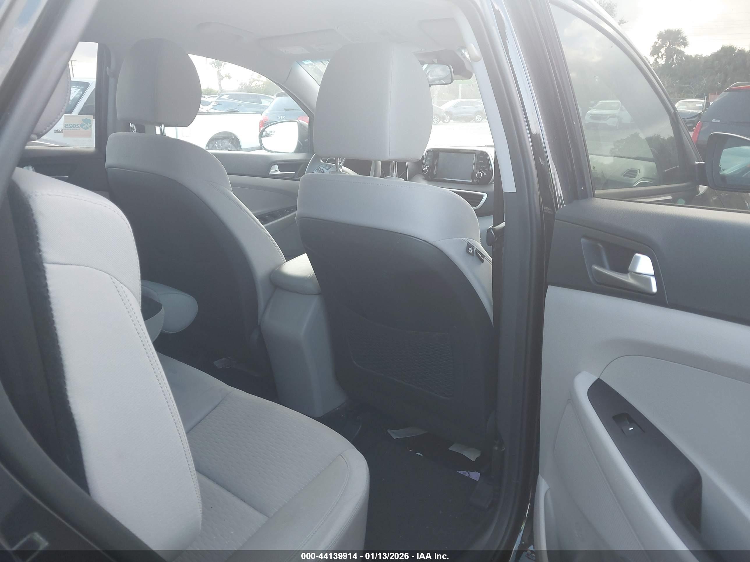 HYUNDAI TUCSON image 8