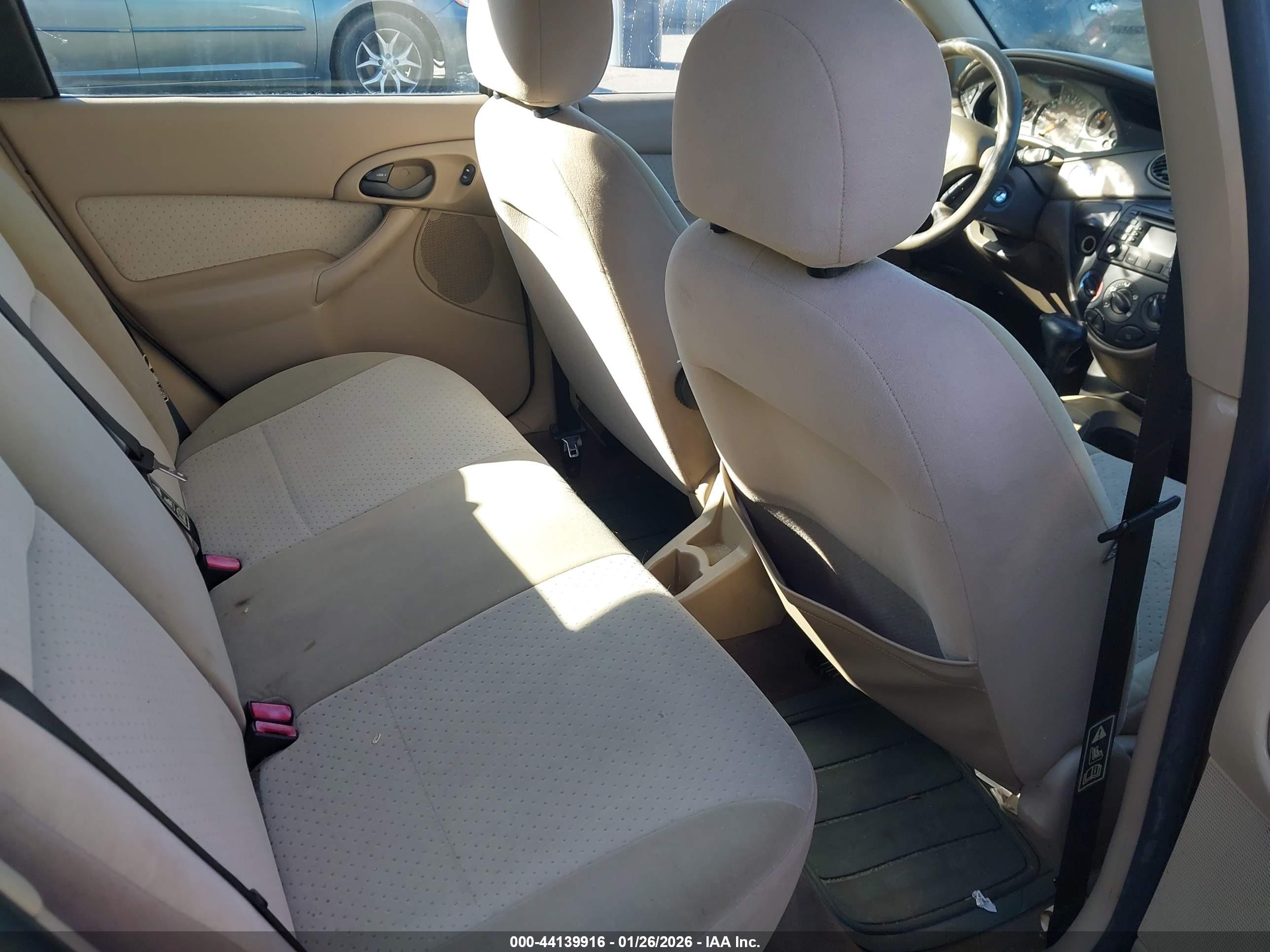 FORD FOCUS image 8