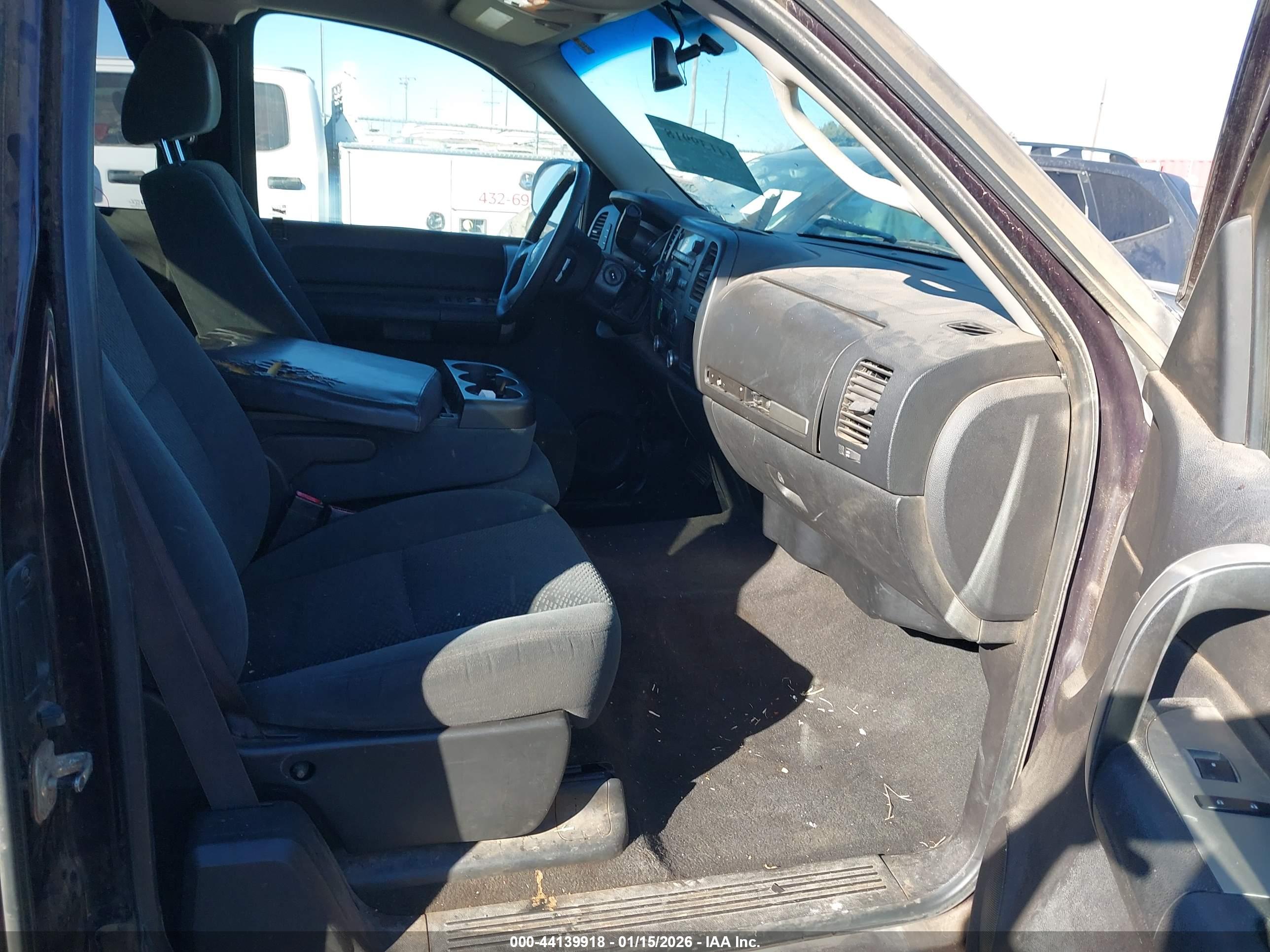 CHEVROLET SILVERADO image 5