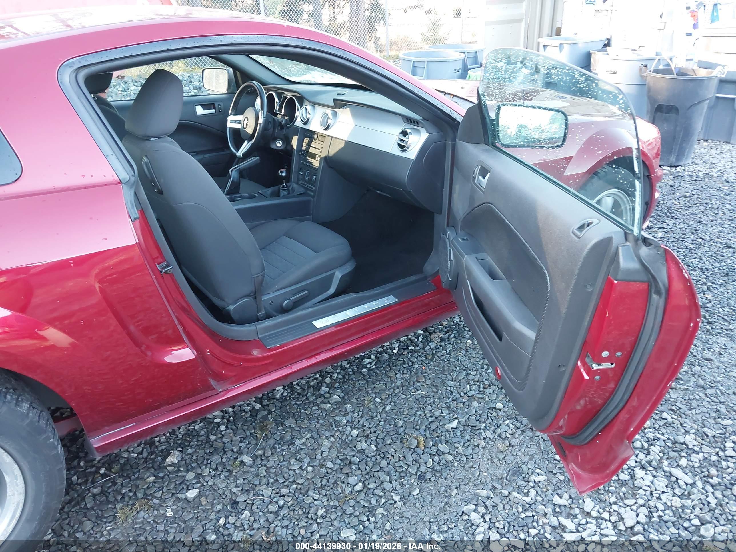 FORD MUSTANG image 5