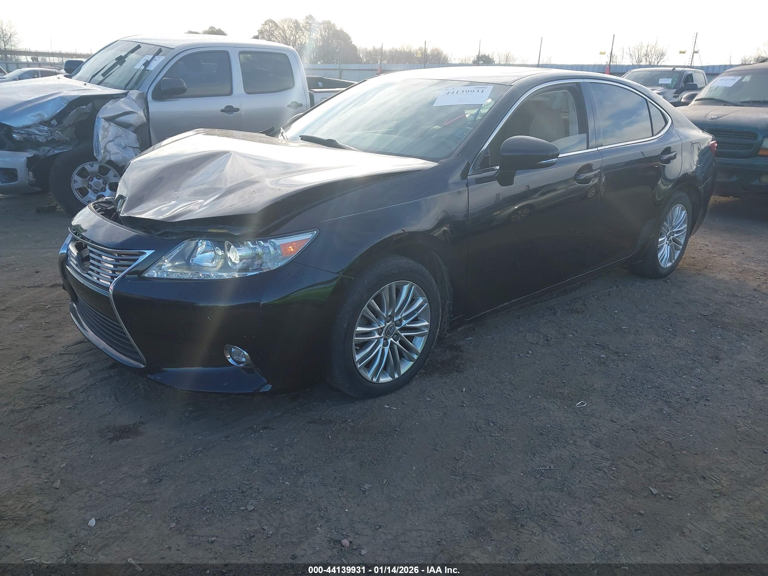 LEXUS ES image 2
