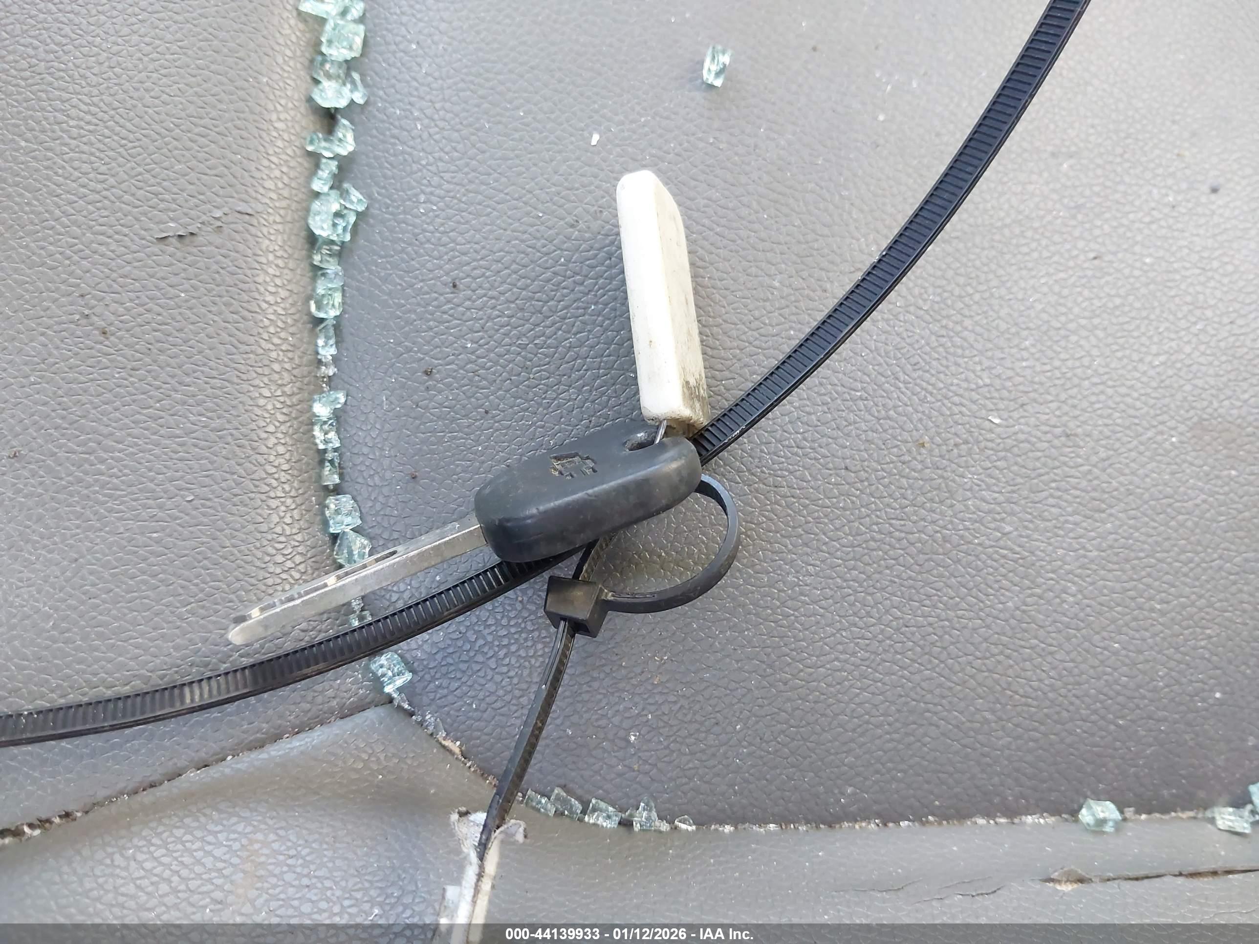 CHEVROLET COLORADO image 11