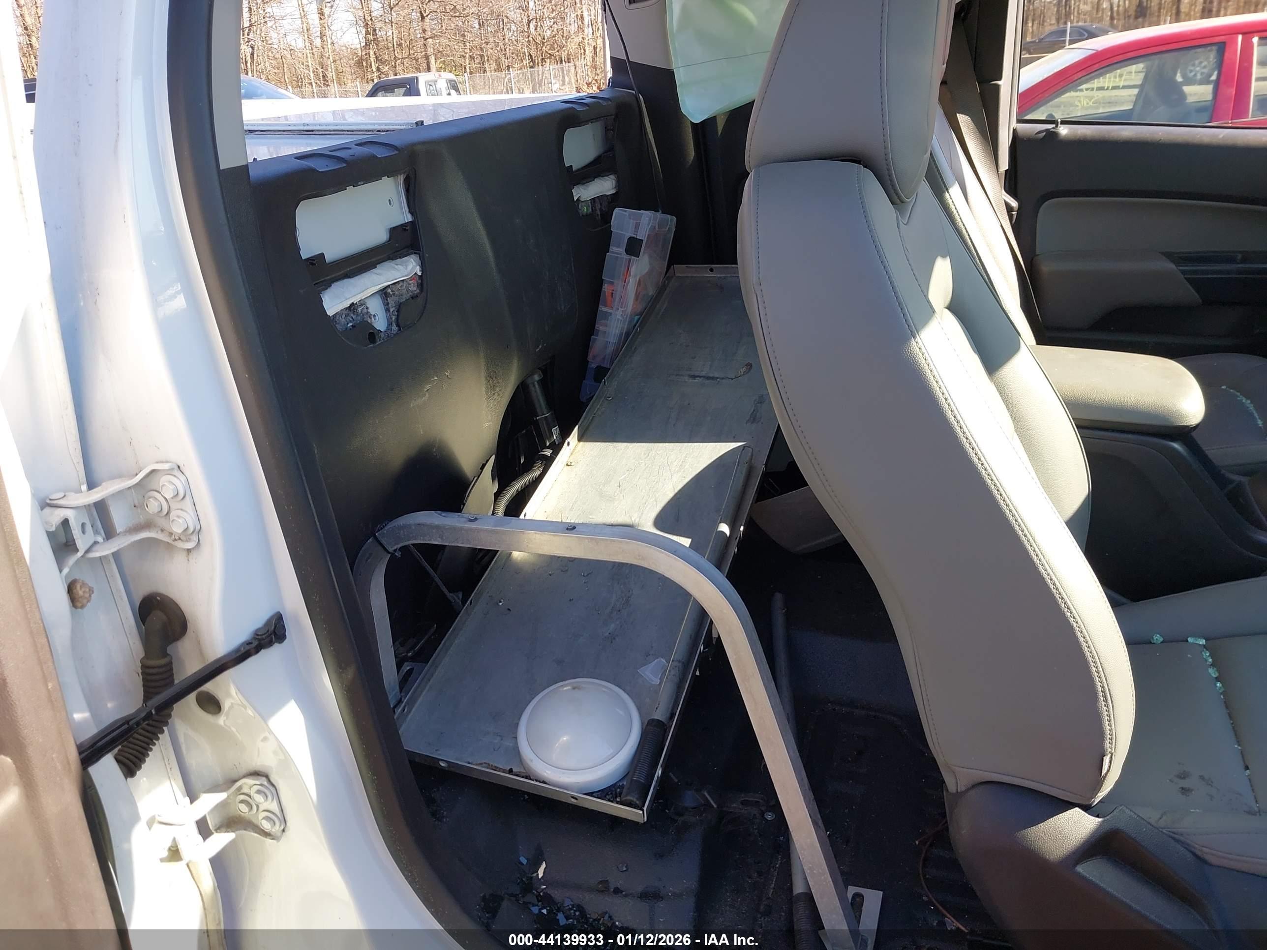 CHEVROLET COLORADO image 8