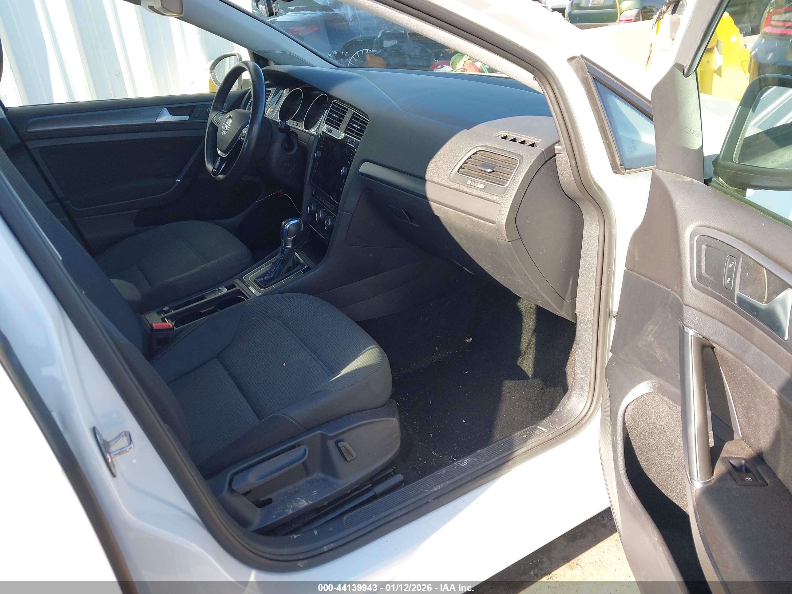 VOLKSWAGEN E-GOLF image 5