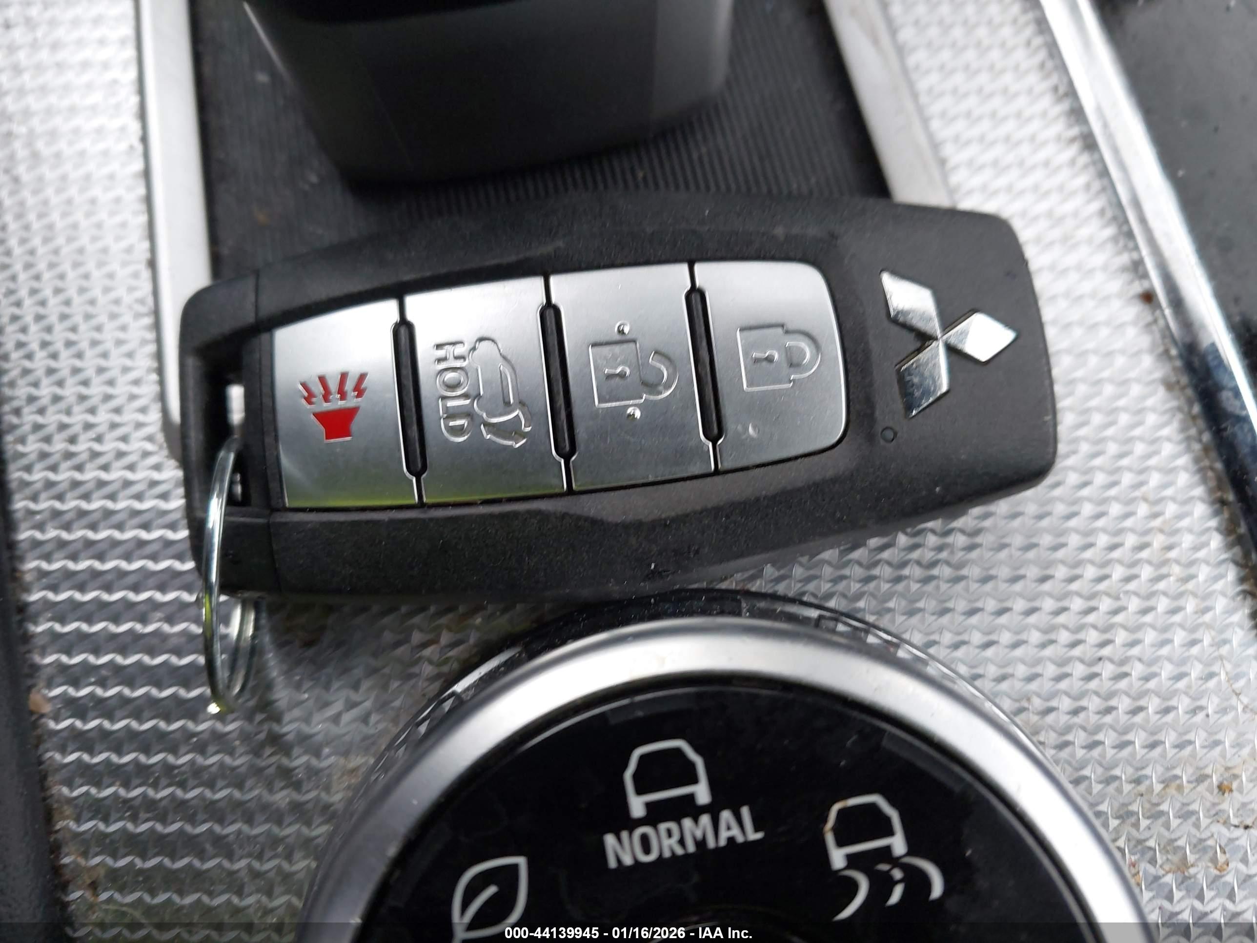 MITSUBISHI OUTLANDER image 11