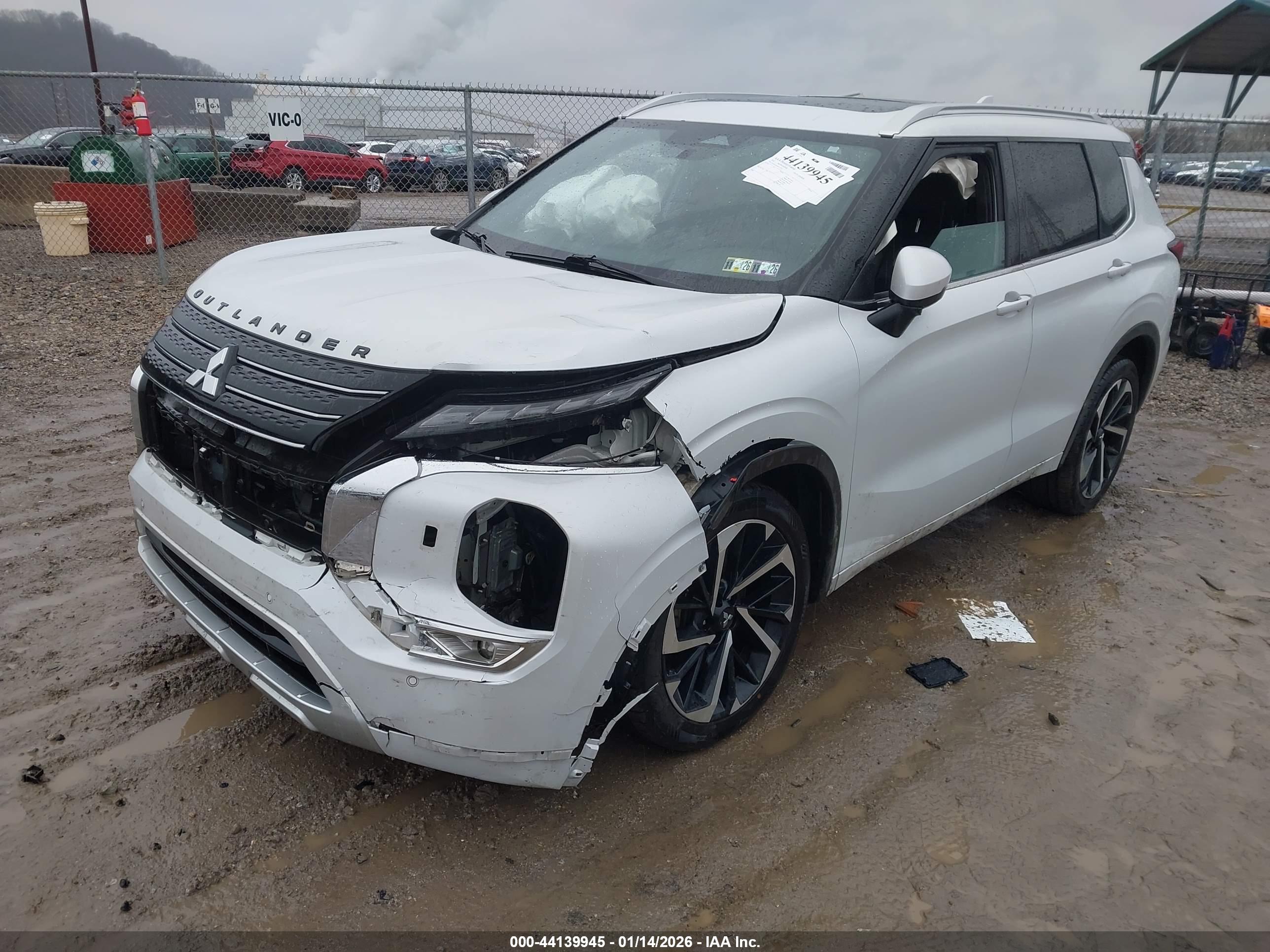MITSUBISHI OUTLANDER image 2