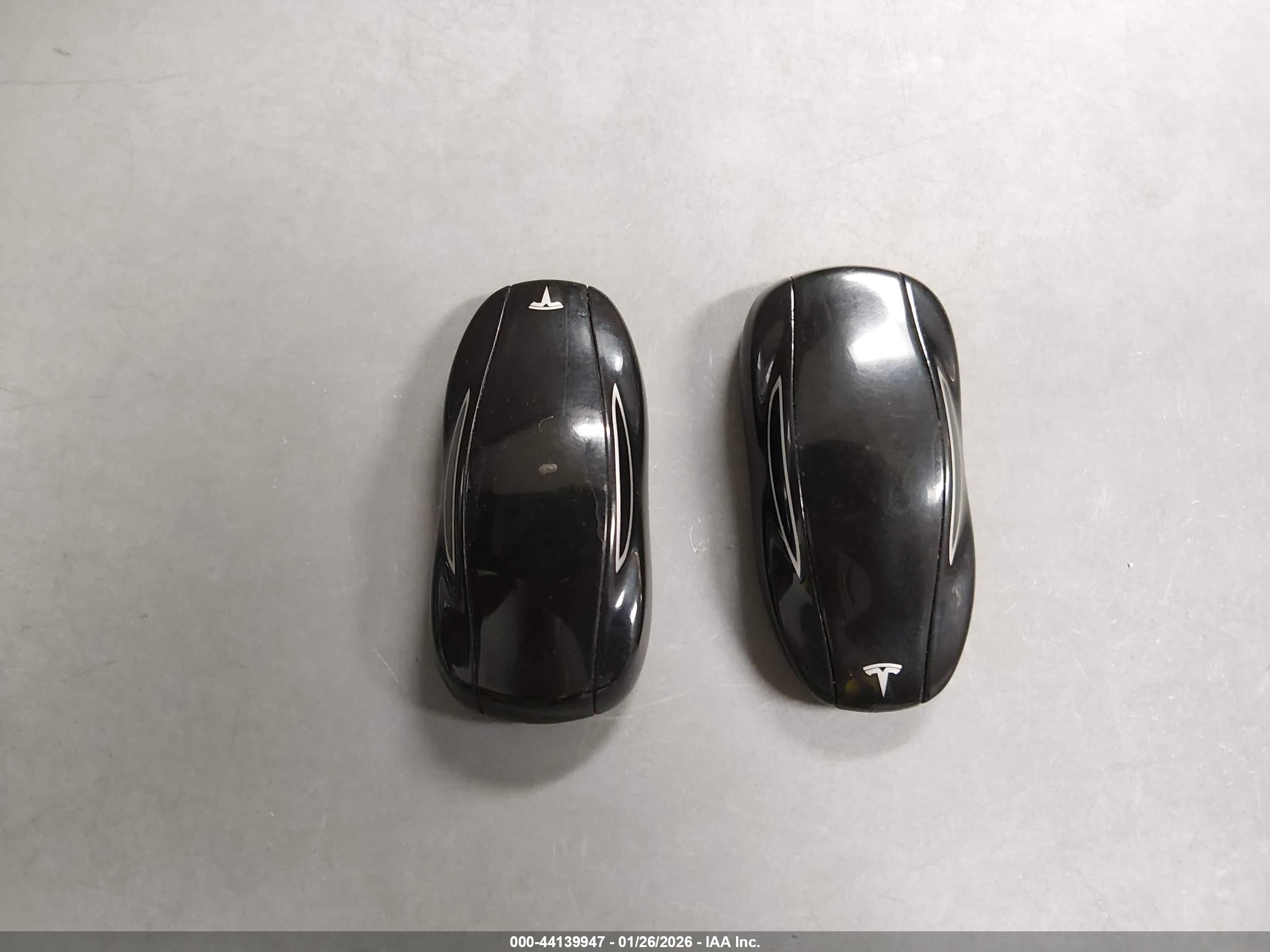 TESLA MODEL image 11