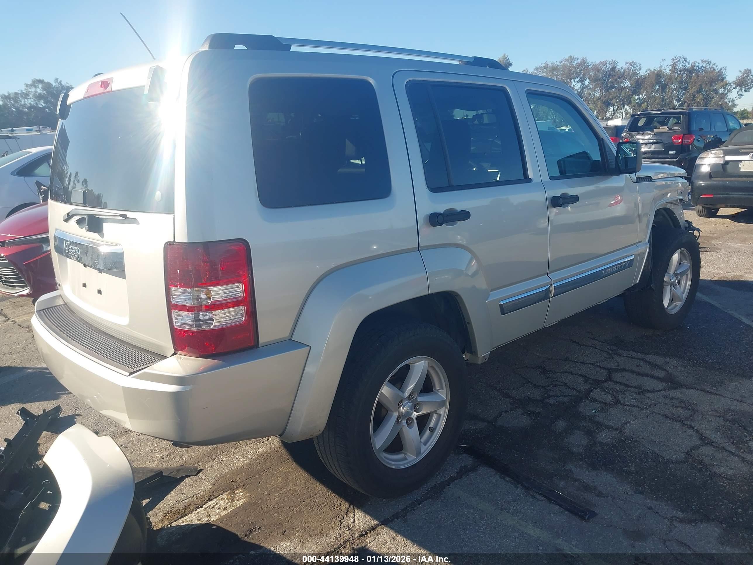 JEEP LIBERTY image 4