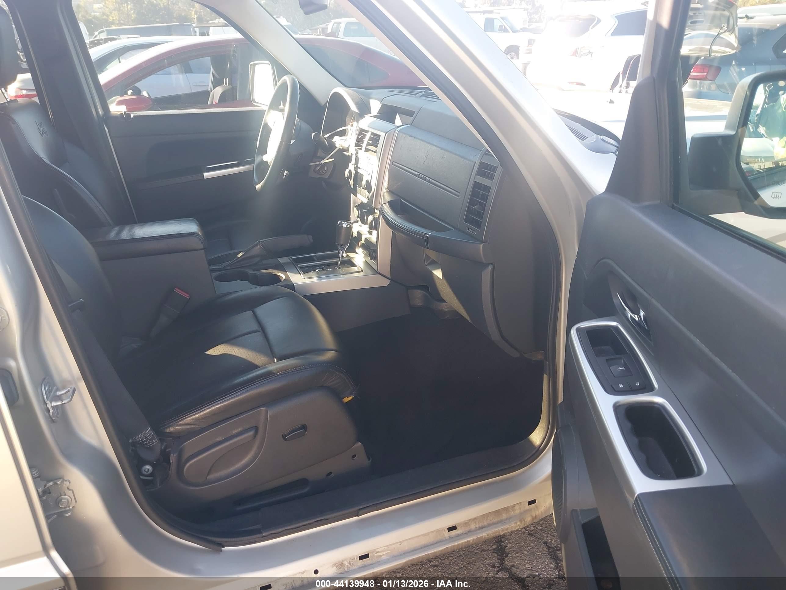 JEEP LIBERTY image 5