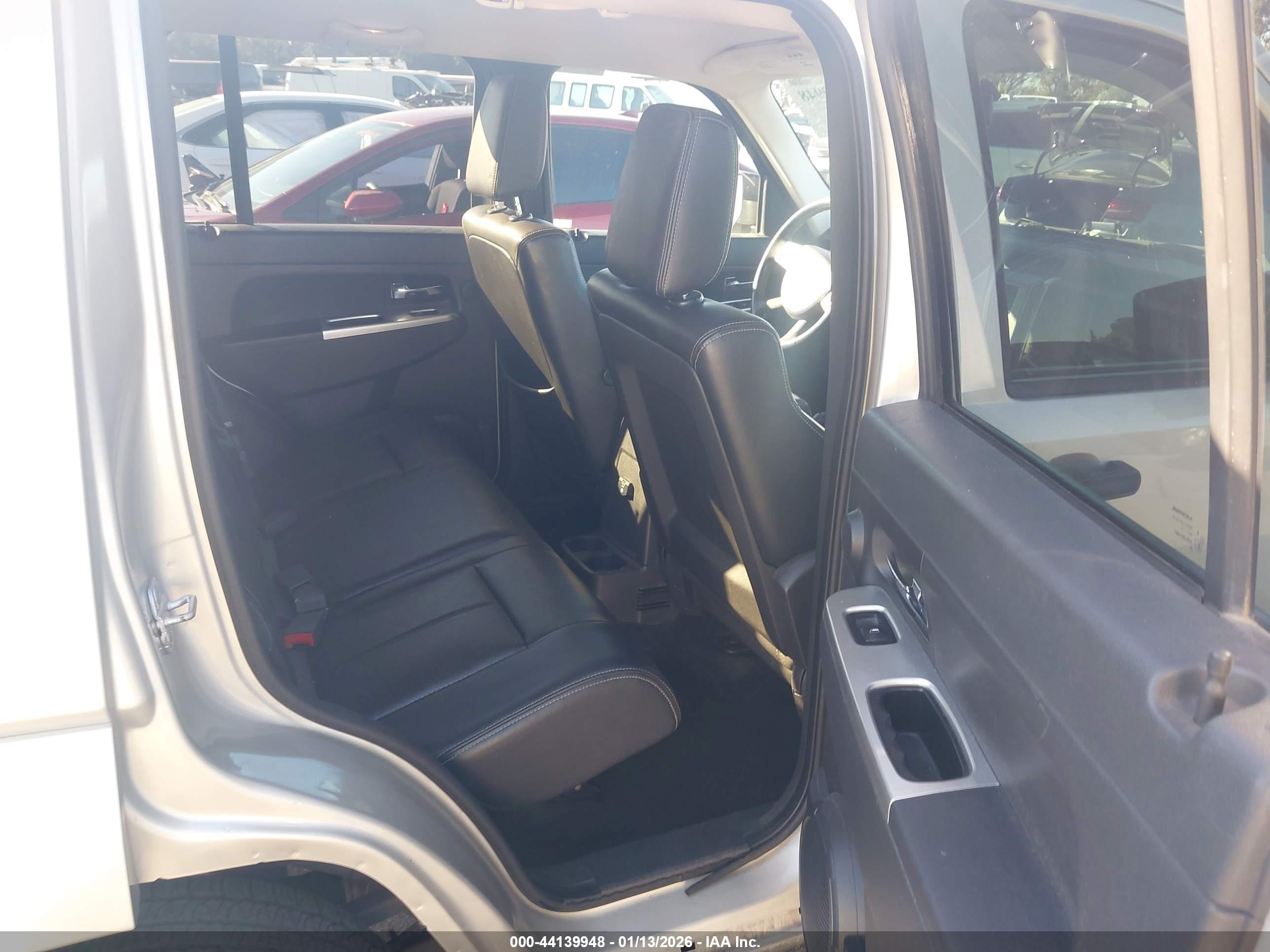 JEEP LIBERTY image 8