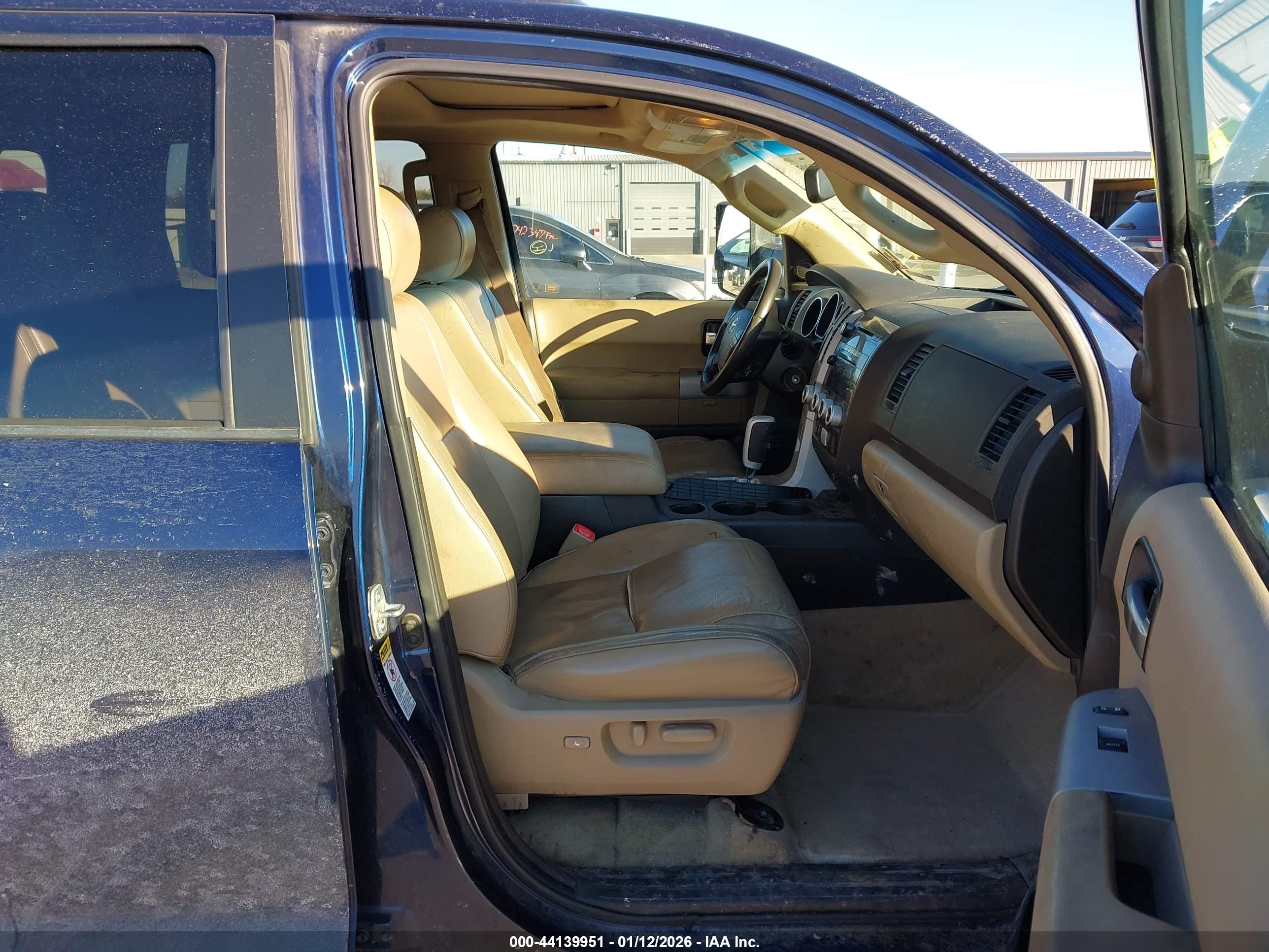 TOYOTA SEQUOIA image 5