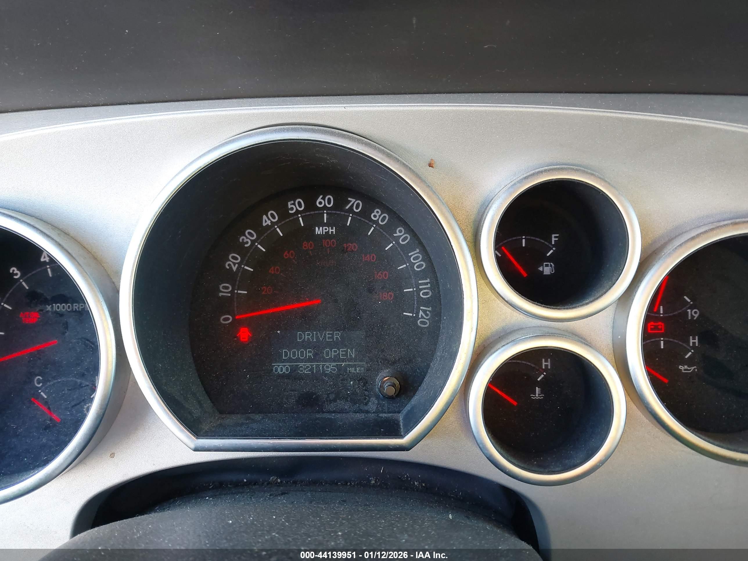 TOYOTA SEQUOIA image 7
