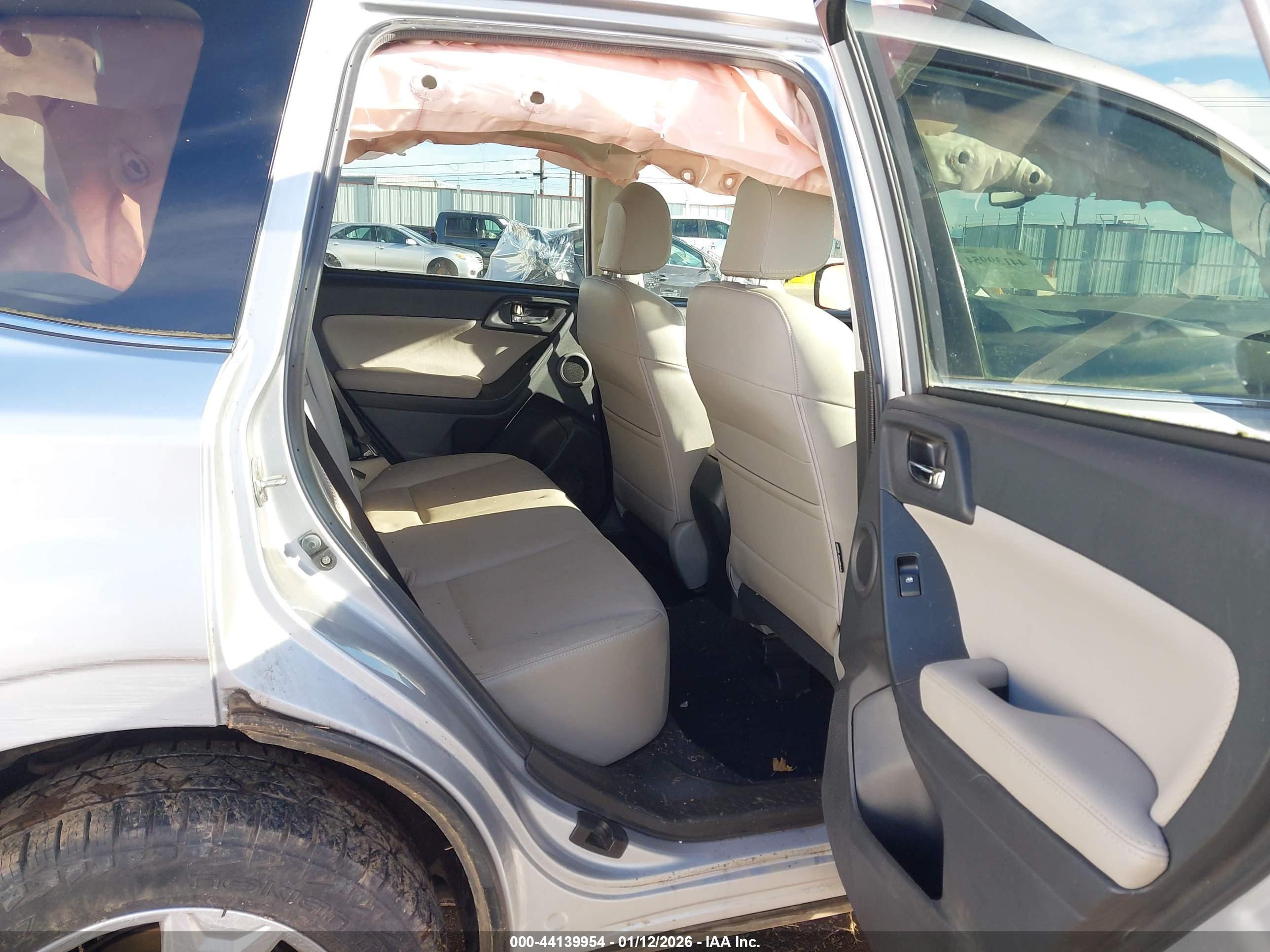 SUBARU FORESTER image 8