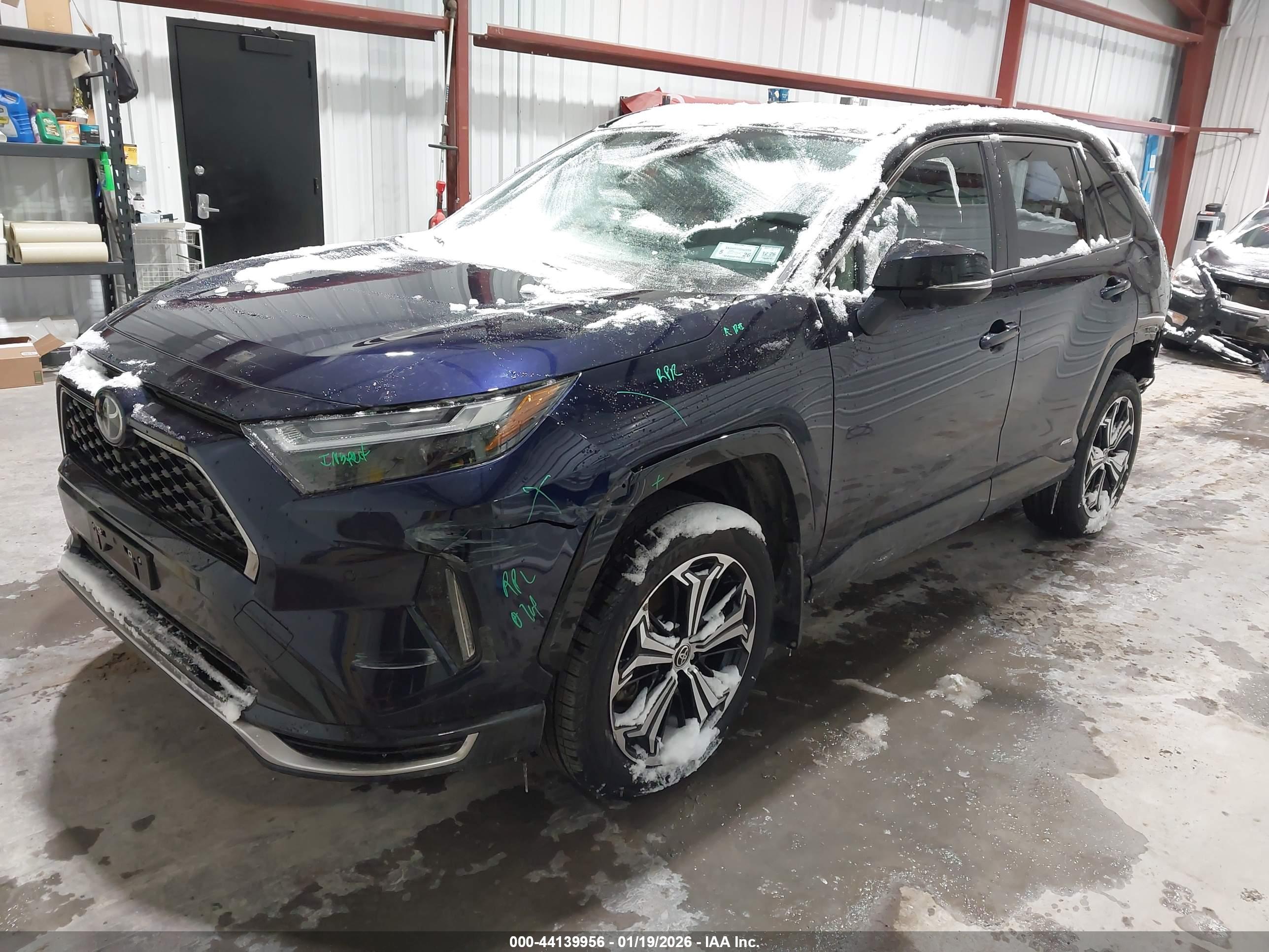TOYOTA RAV4 image 2