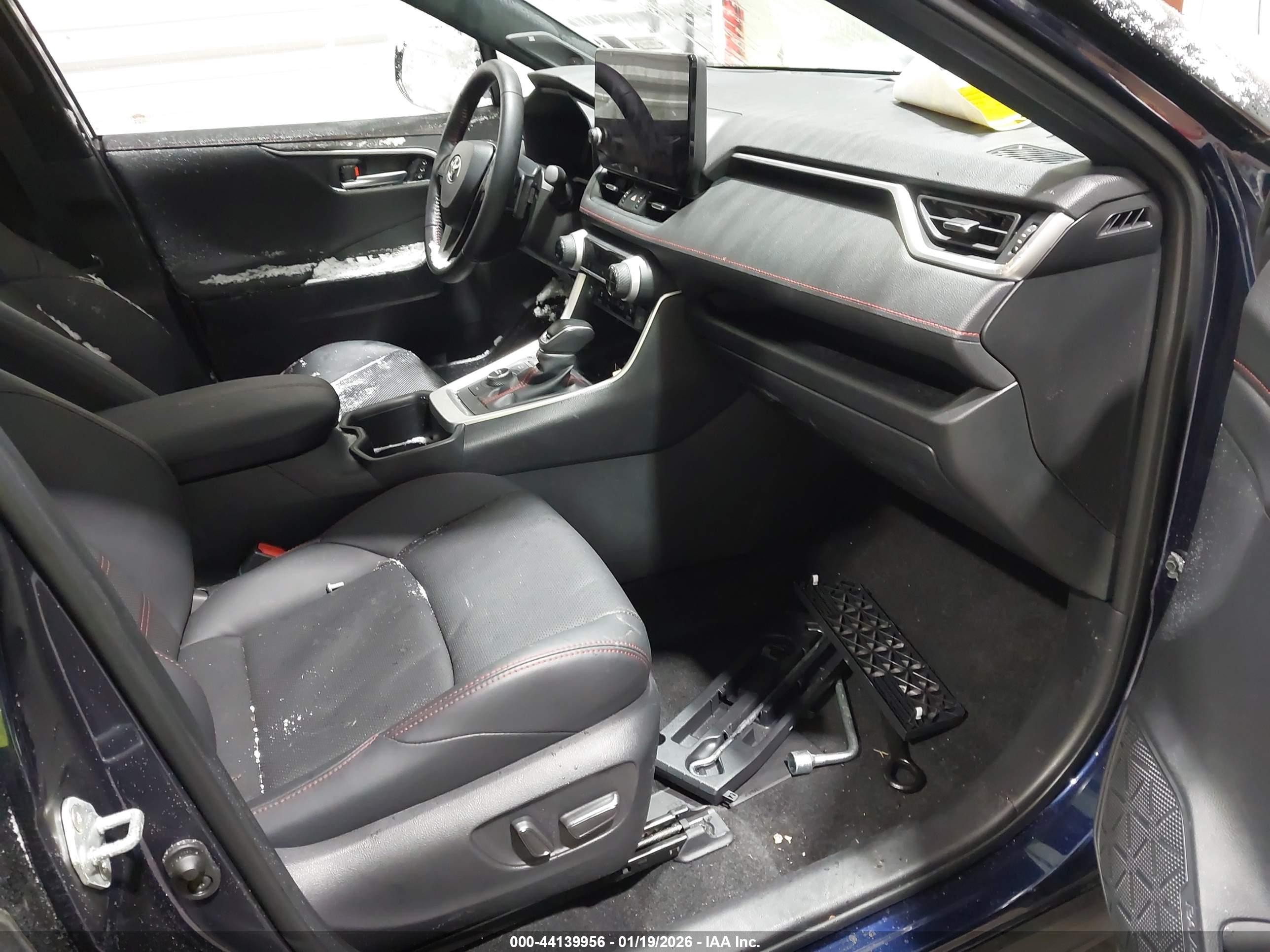 TOYOTA RAV4 image 5