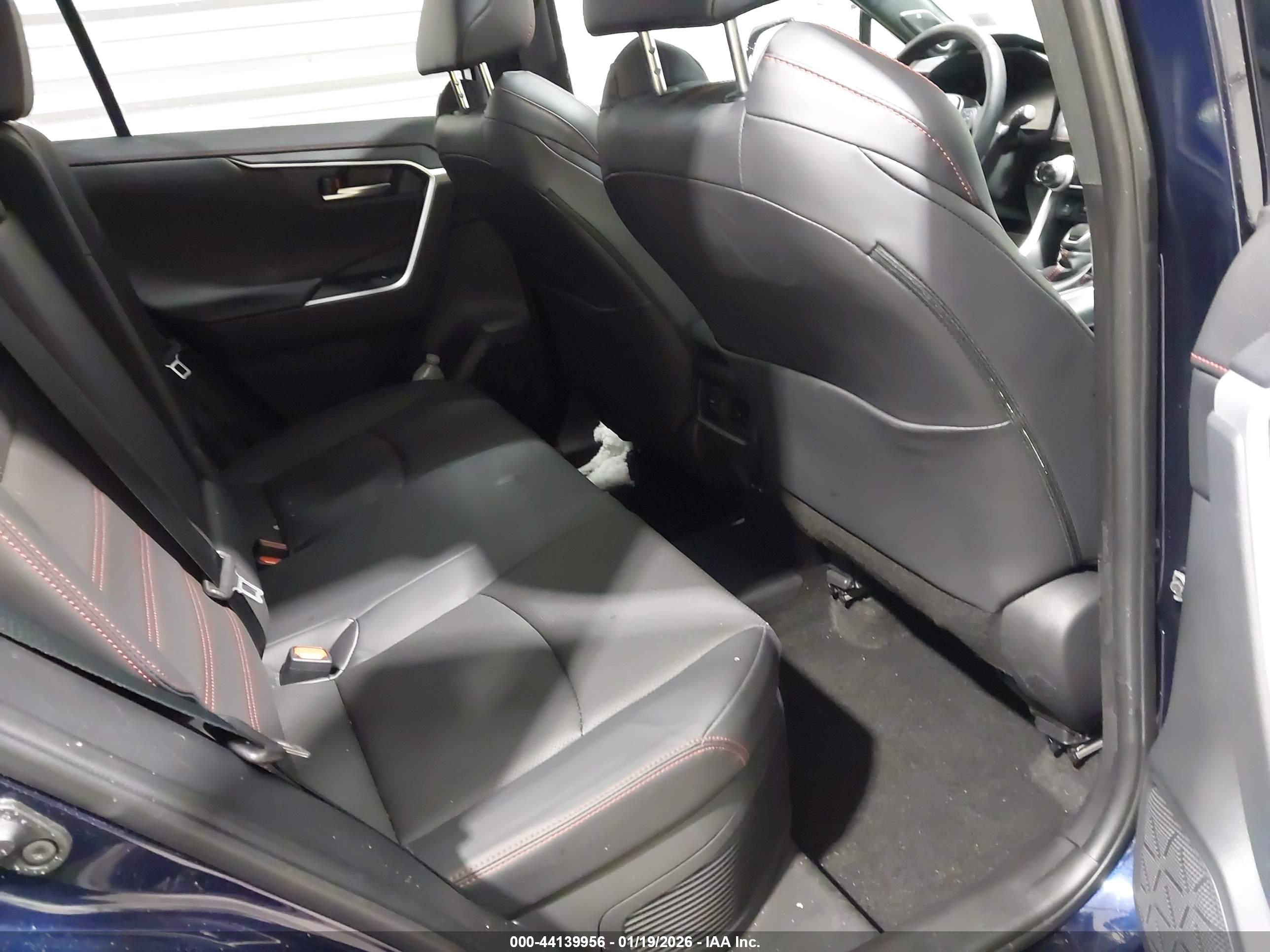 TOYOTA RAV4 image 8