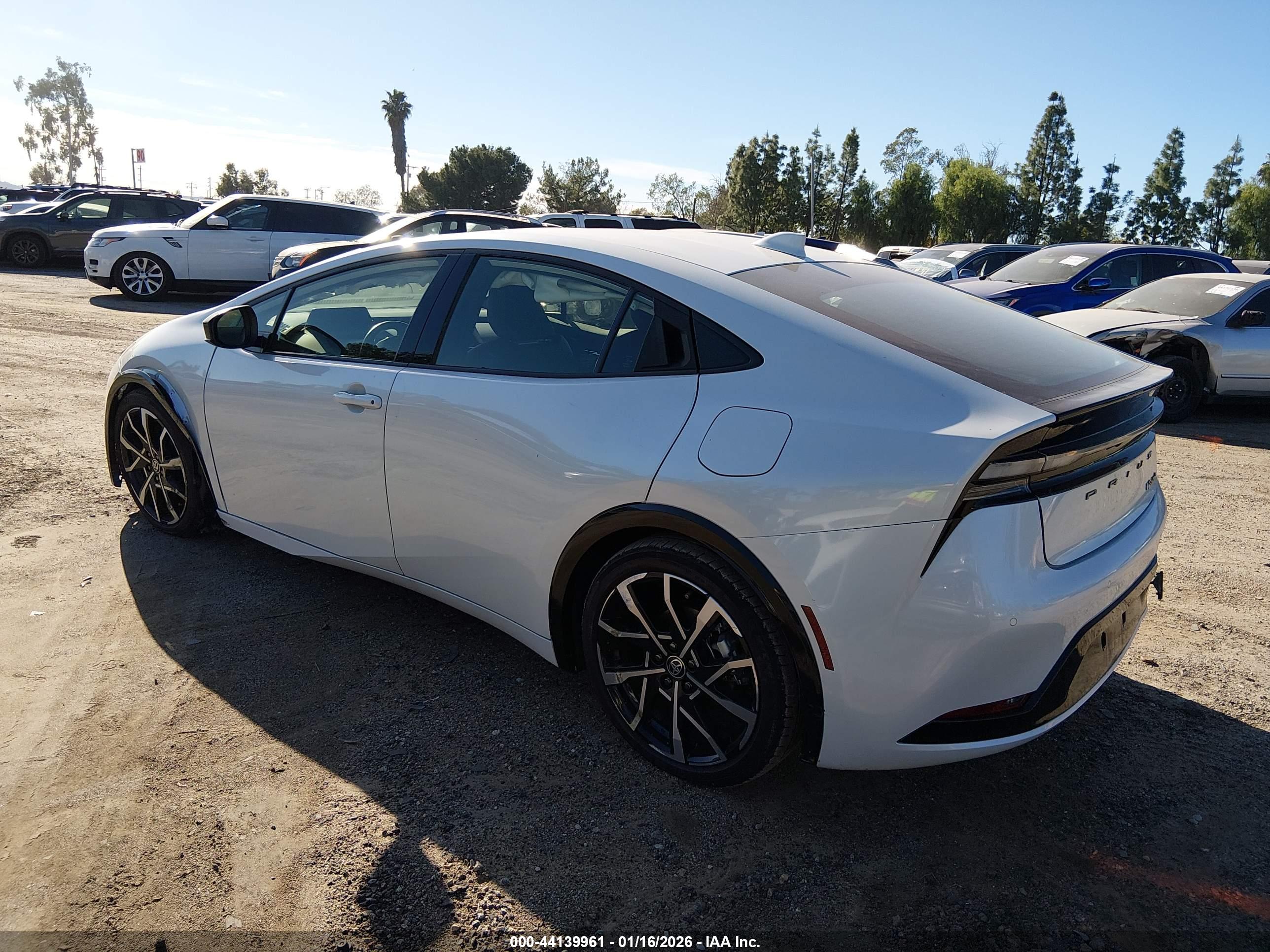 TOYOTA PRIUS image 3