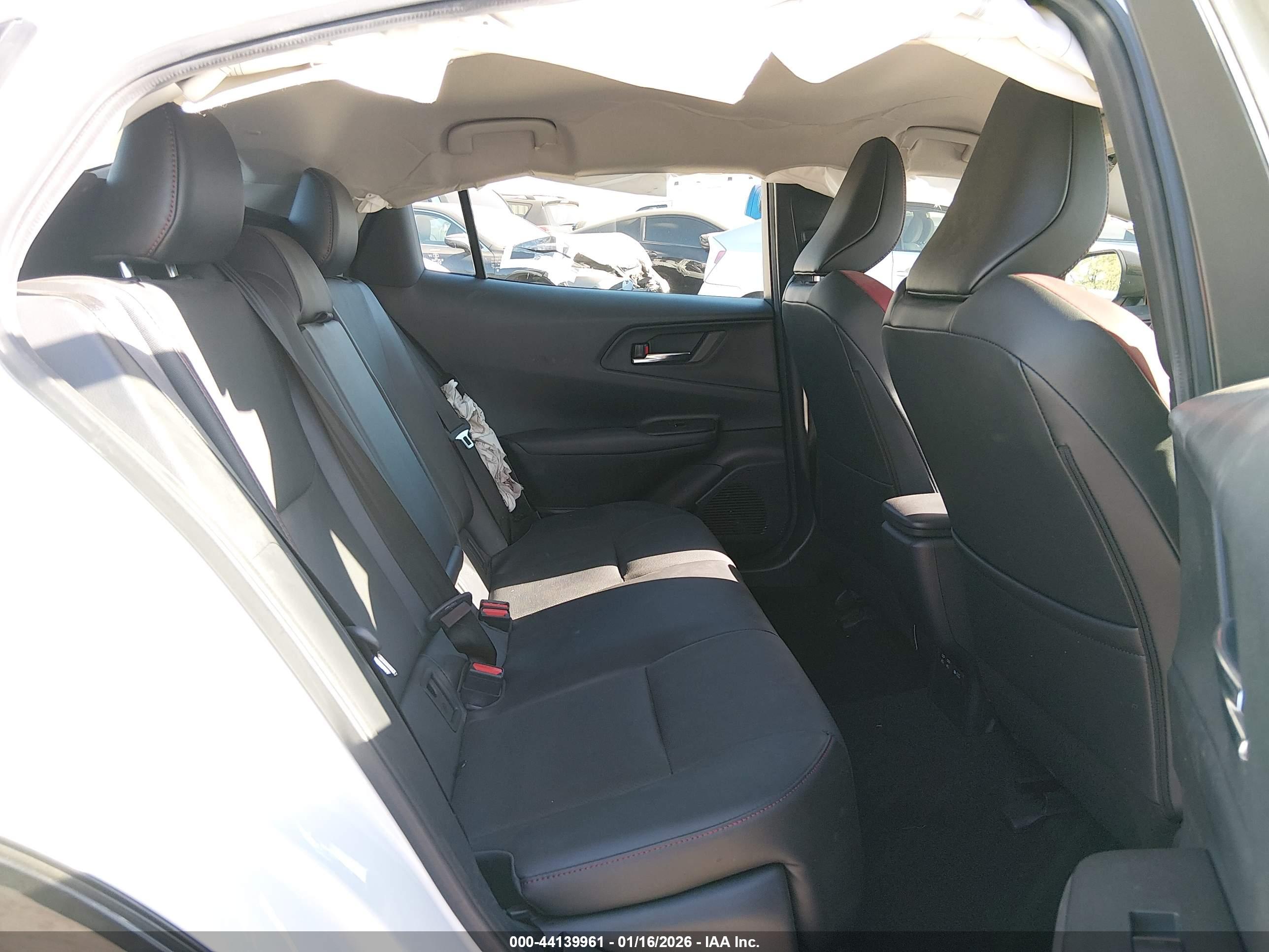 TOYOTA PRIUS image 8