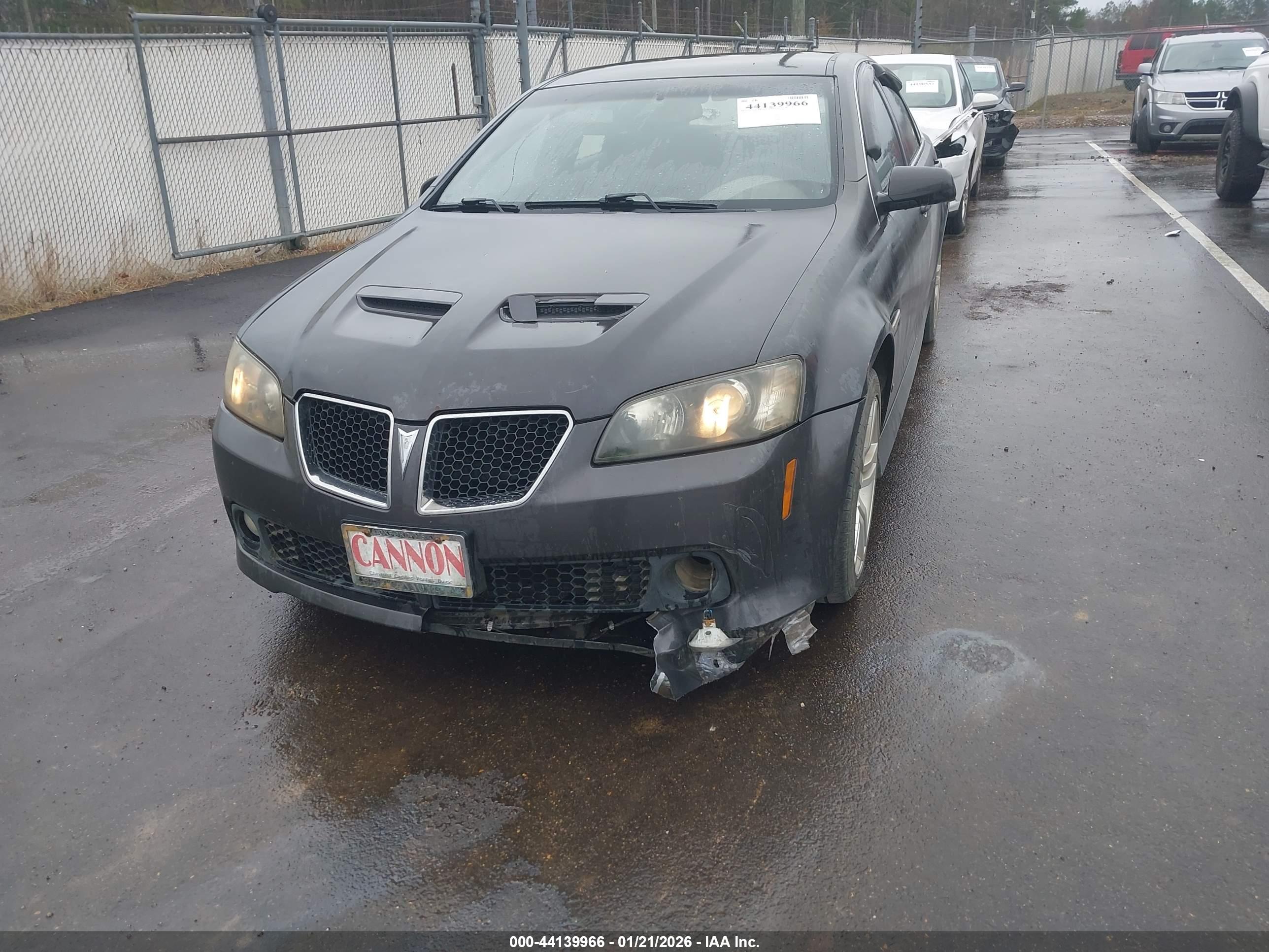 PONTIAC G8 image 6