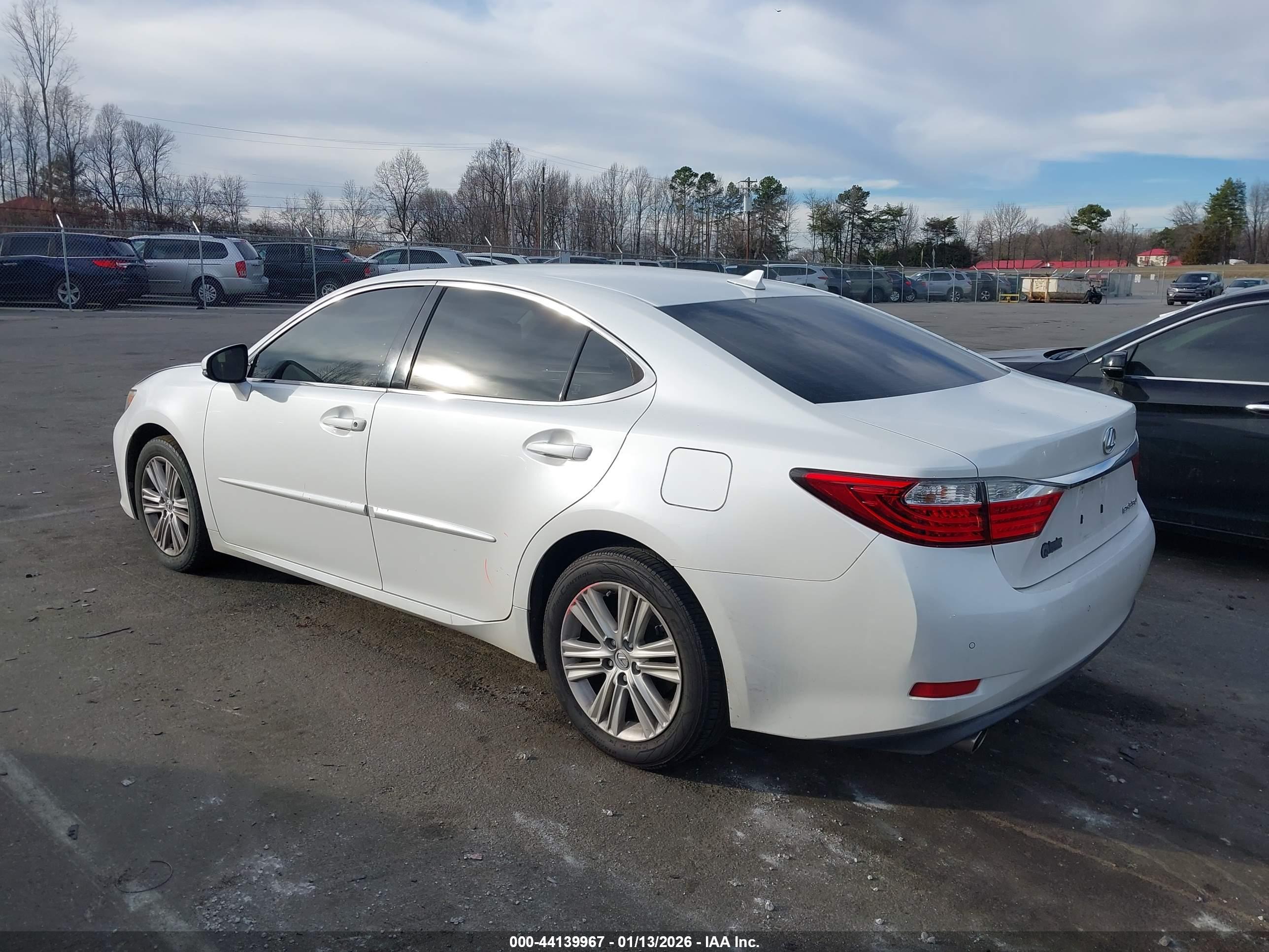 LEXUS ES image 3