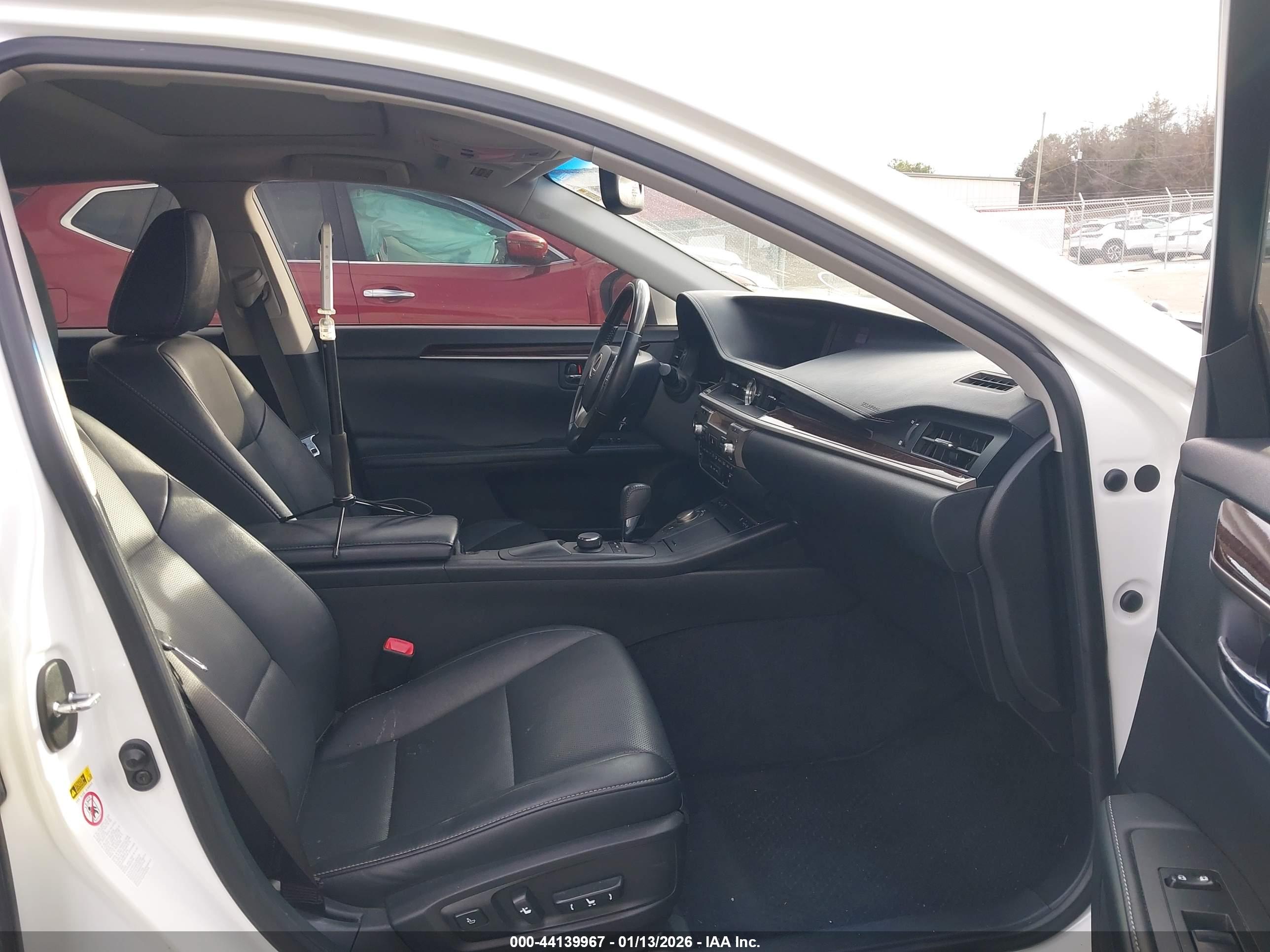 LEXUS ES image 5